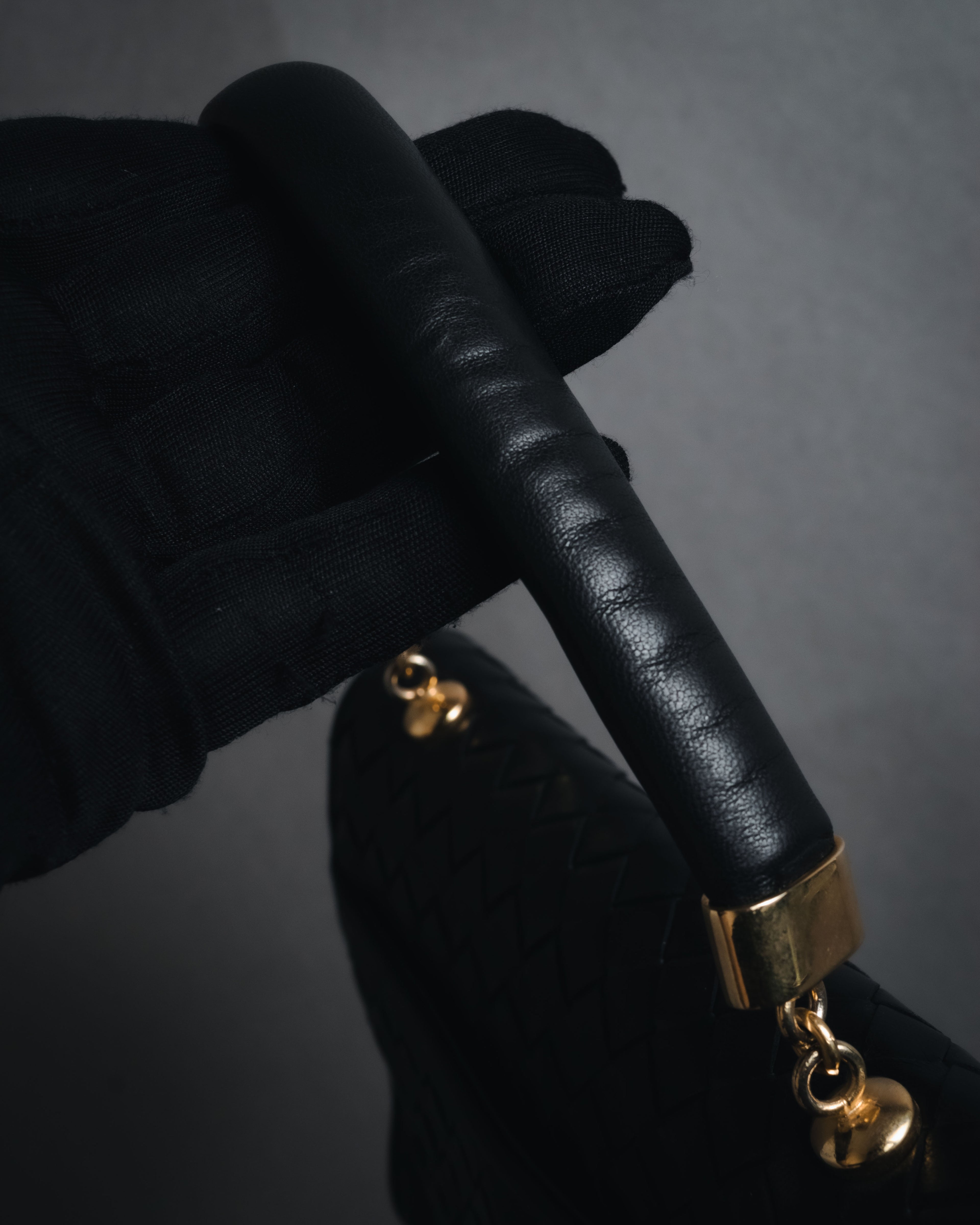 –SPECIAL– "BOTTEGA VENETA"
Late 80s–Early 90s Intrecciato trapezoid leather bag