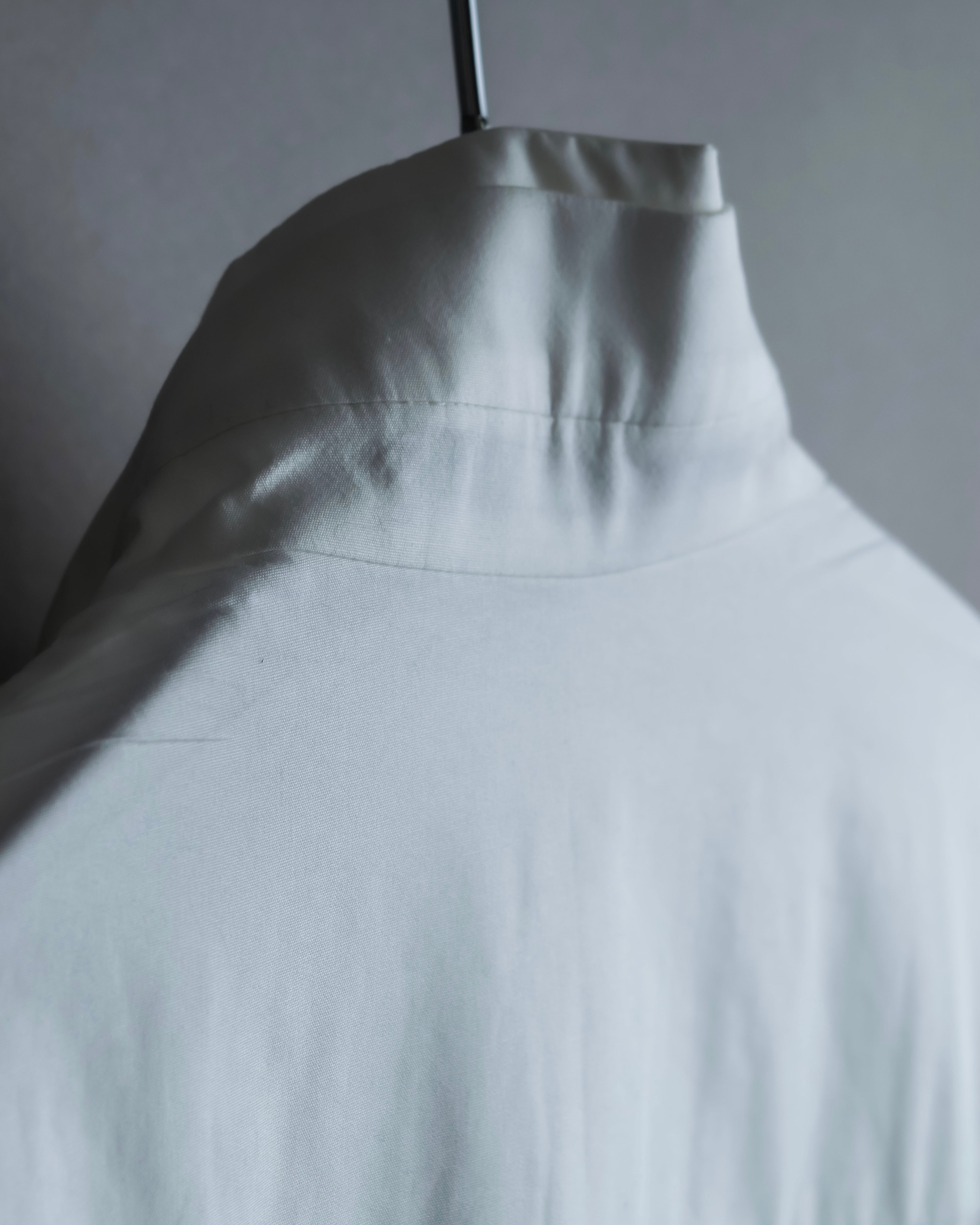 "Bruno Pieters." 2-way collar design stand-up collar dress shirt