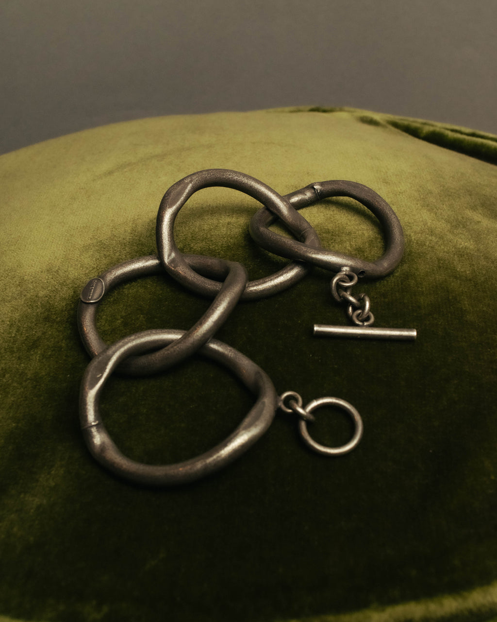 -SPECIAL- “Jean Paul Gaultier” 90’s-00’s sculptural gunmetal loop bracelet