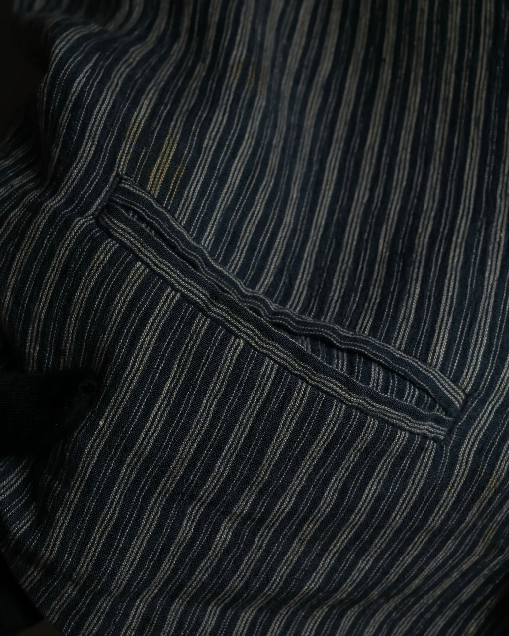 "ISSEY MIYAKE MEN" Random stripe pattern V-neck vest