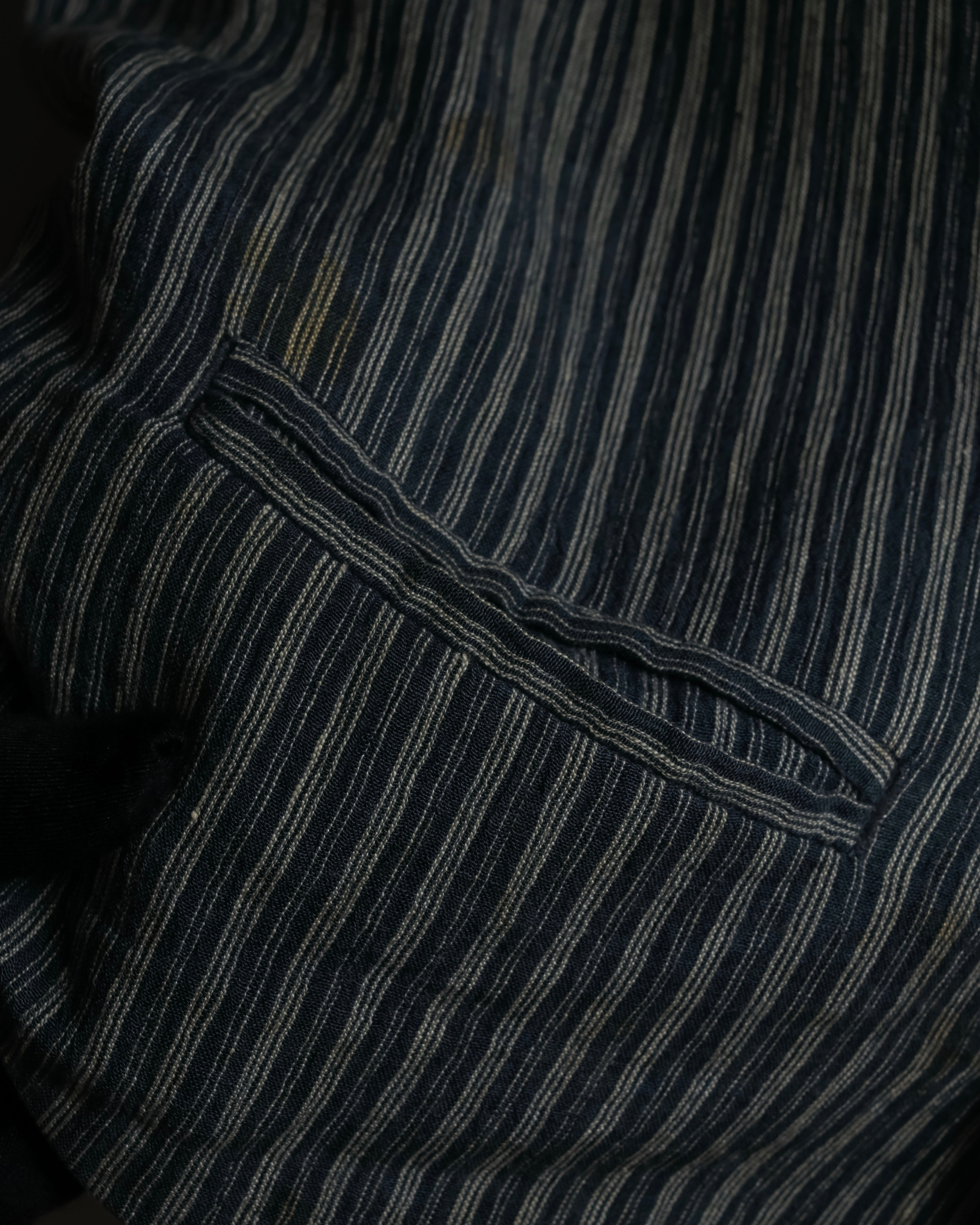 "ISSEY MIYAKE MEN" Random stripe pattern V-neck vest