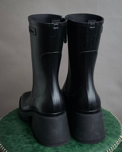 “Chloé” 2020’s Sculptural shark sole rain boots