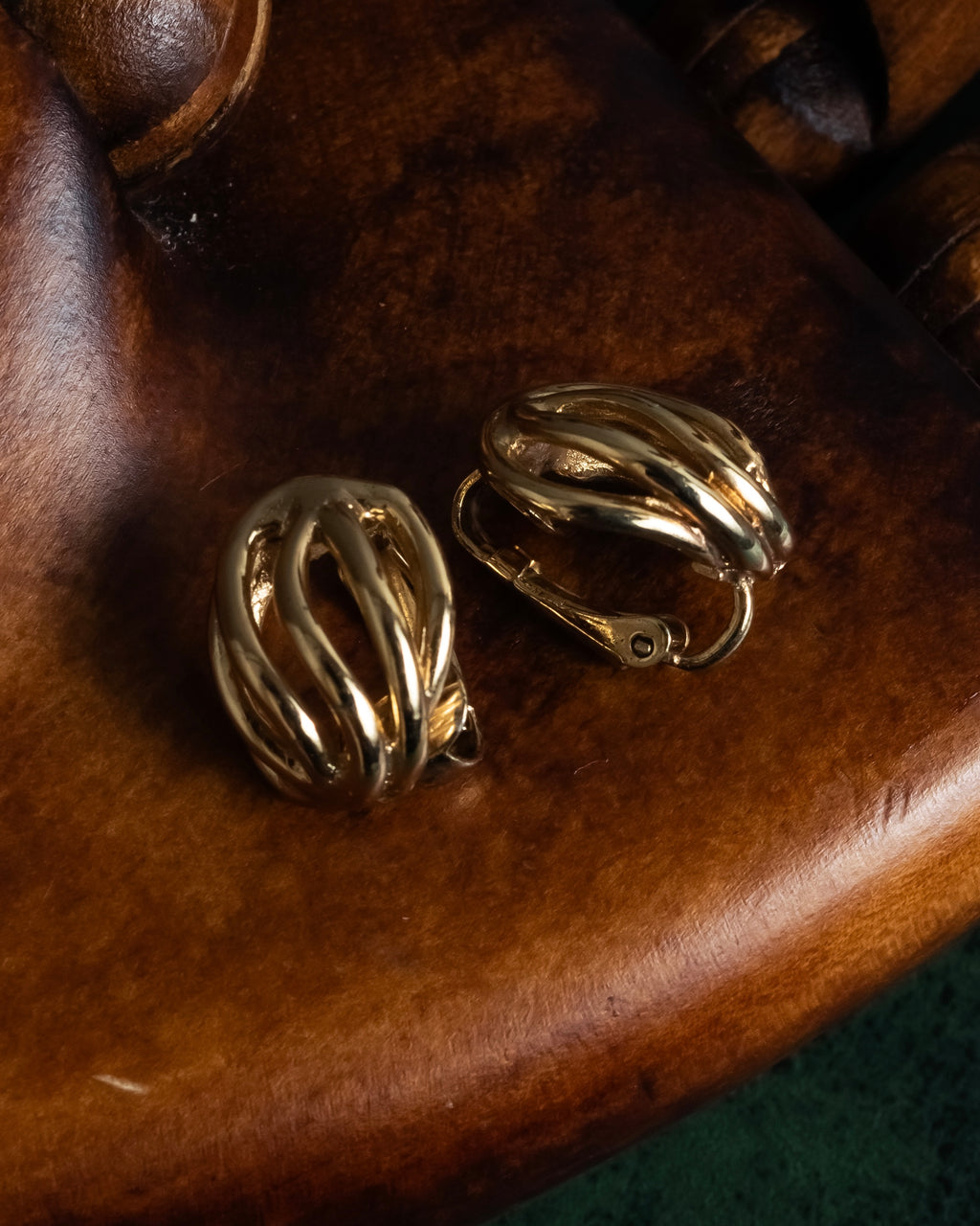 "Christian Dior" Twisted dome-shaped design earring