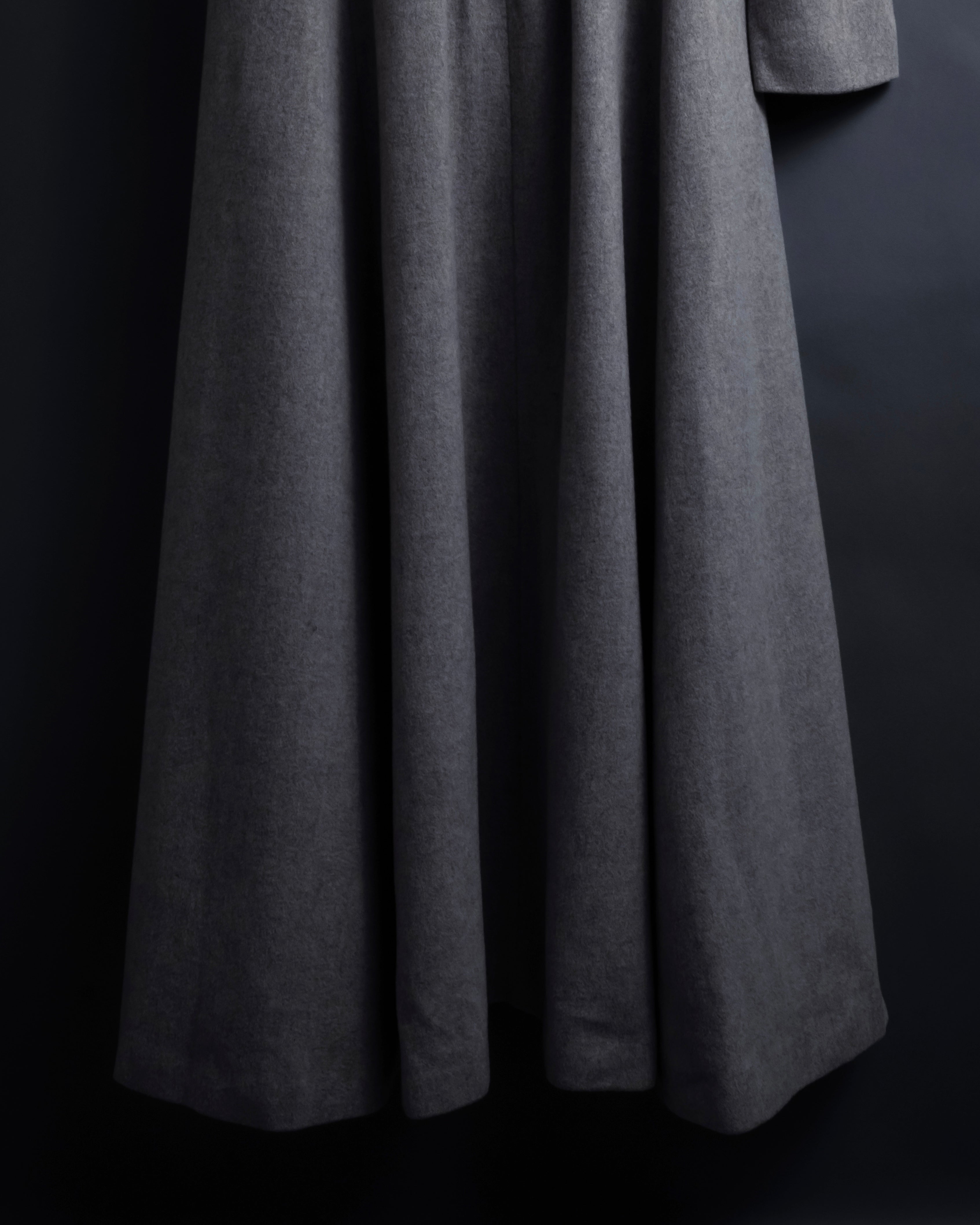 -SPECIAL- "JEAN PAUL GAULTIER"
90's-00's Waist shape A-line silhouette ecryu color super long coat