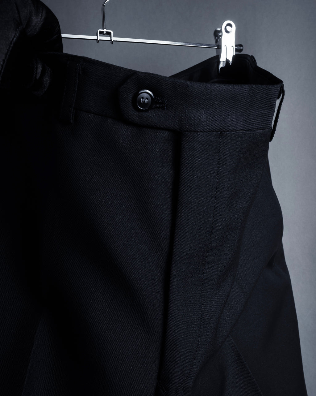 "YVES SAINT LAURENT" Strongly tailored shaped wool set up