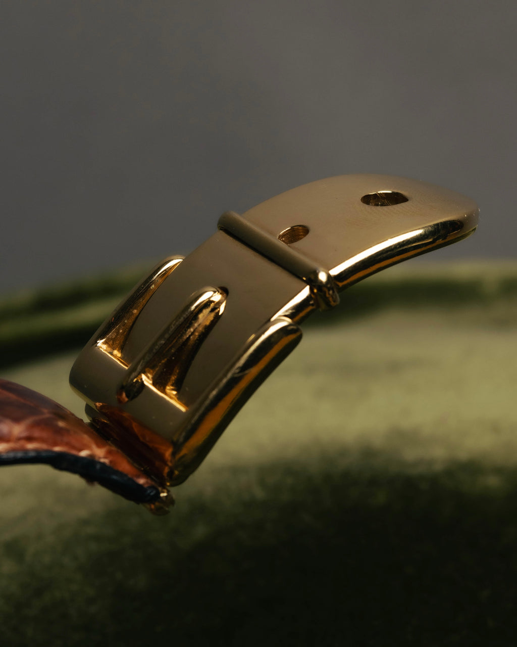 "GUCCI" 90's-00's Embossed leather buckle bangle