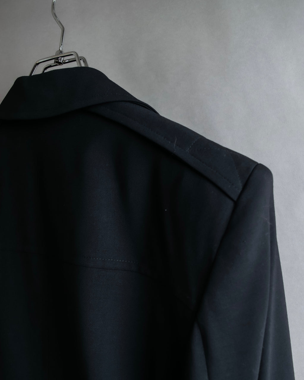 "GUCCI" 90's Beautiful draping fly-front tailored jacket