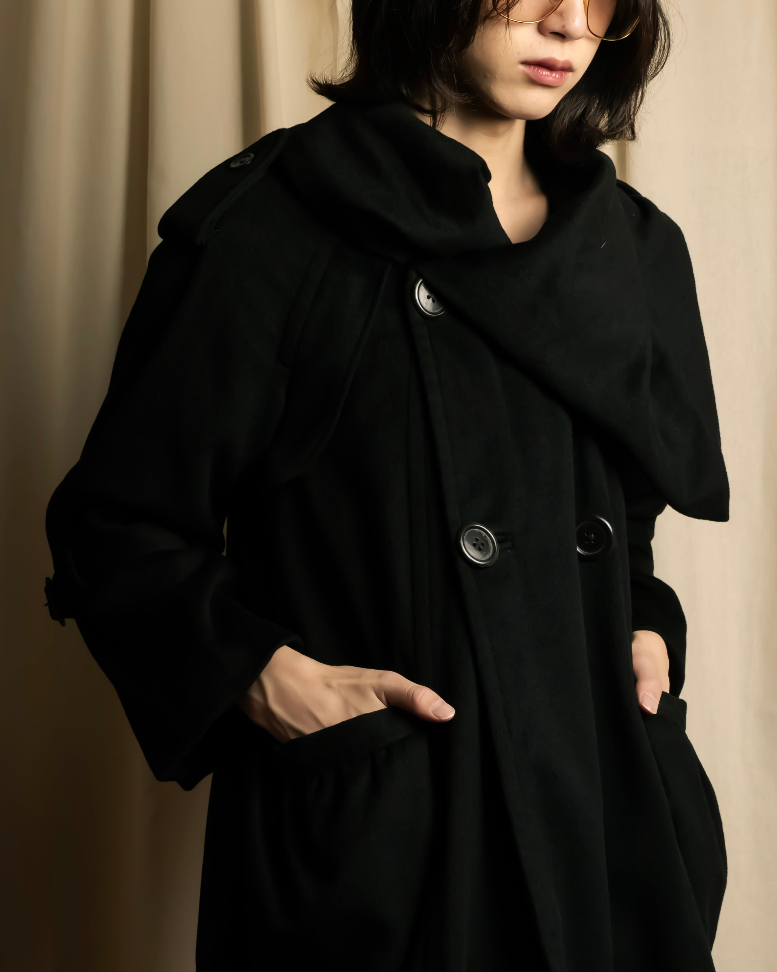 "TORUICHOU" Muffler-style collar military detail coat