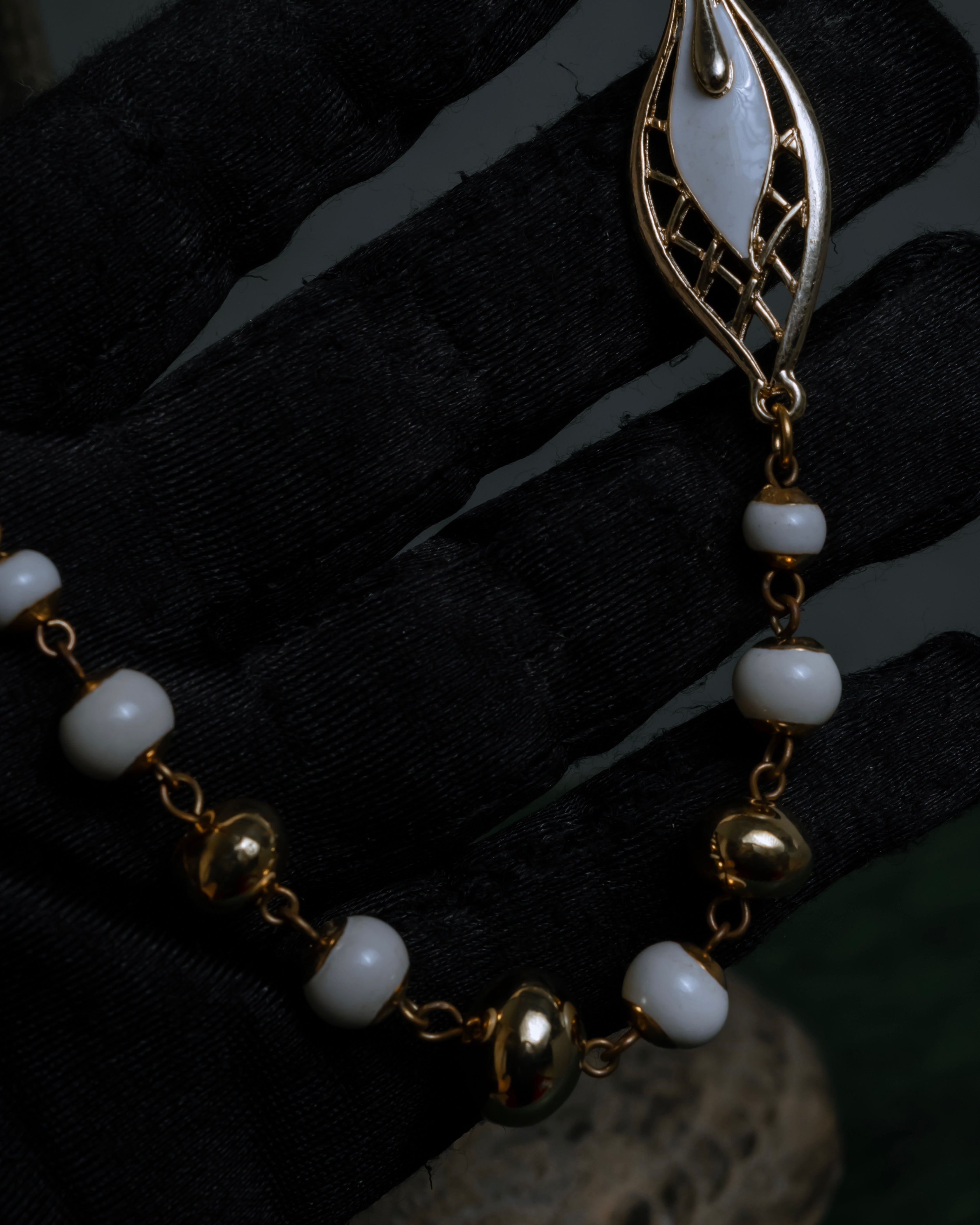 "BALENCIAGA" Leaf motif bijou santoire necklace