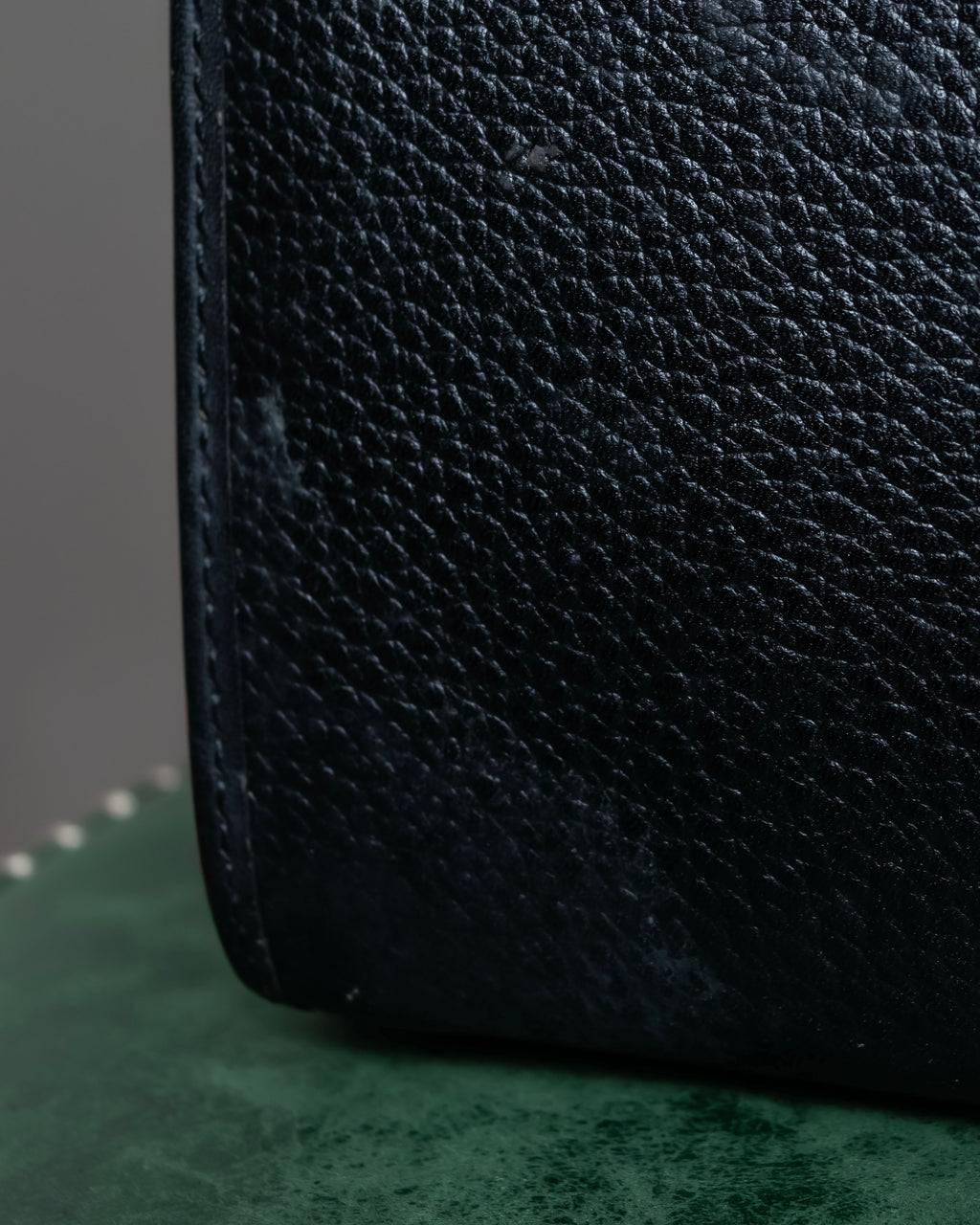 "BURBERRYS" Logo engraved grained leather 2way hand bag