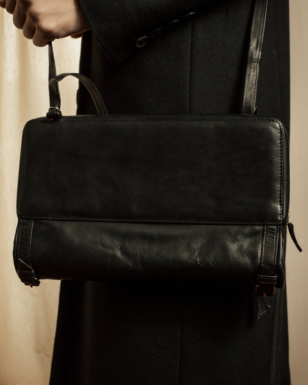 –SPECIAL– "ANN DEMEULEMEESTER" 2010-2013 Transformable roll-top vitello leather bag