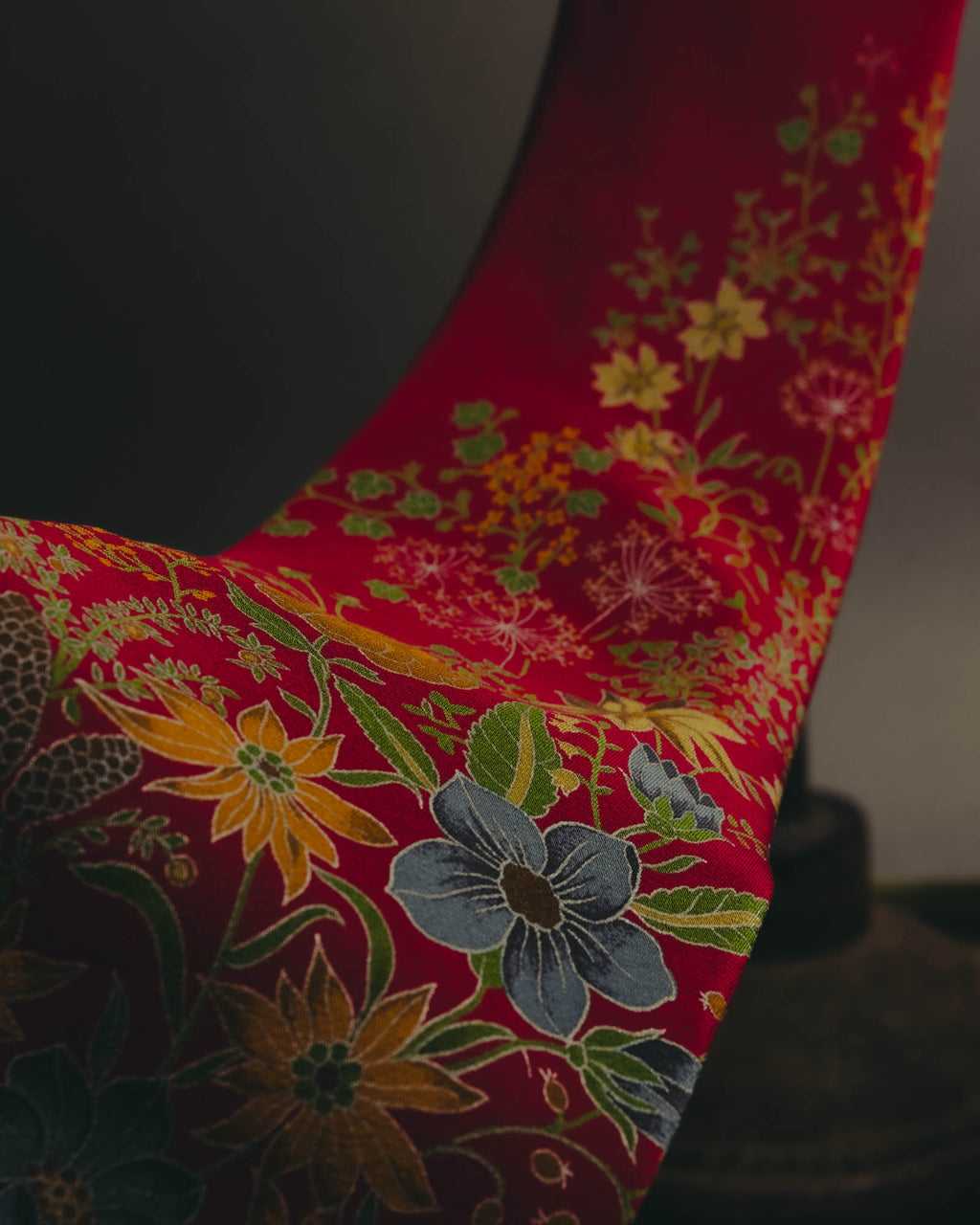 "GUCCI" 70's-80's Floral silk scarf tie