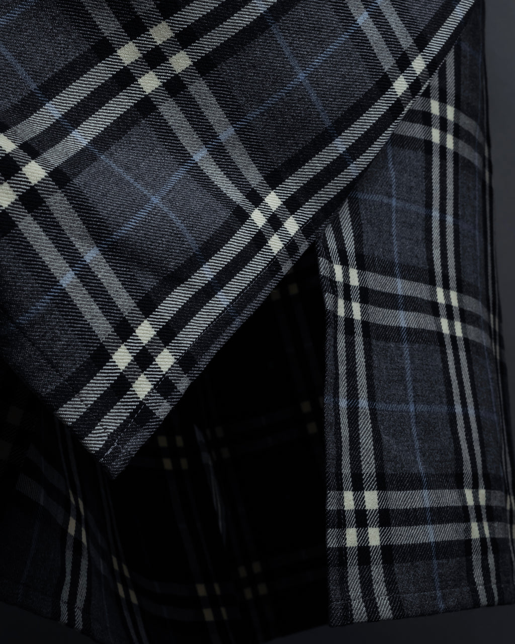 "BURBERRYS" Gold metal button design check pattern wool shirt