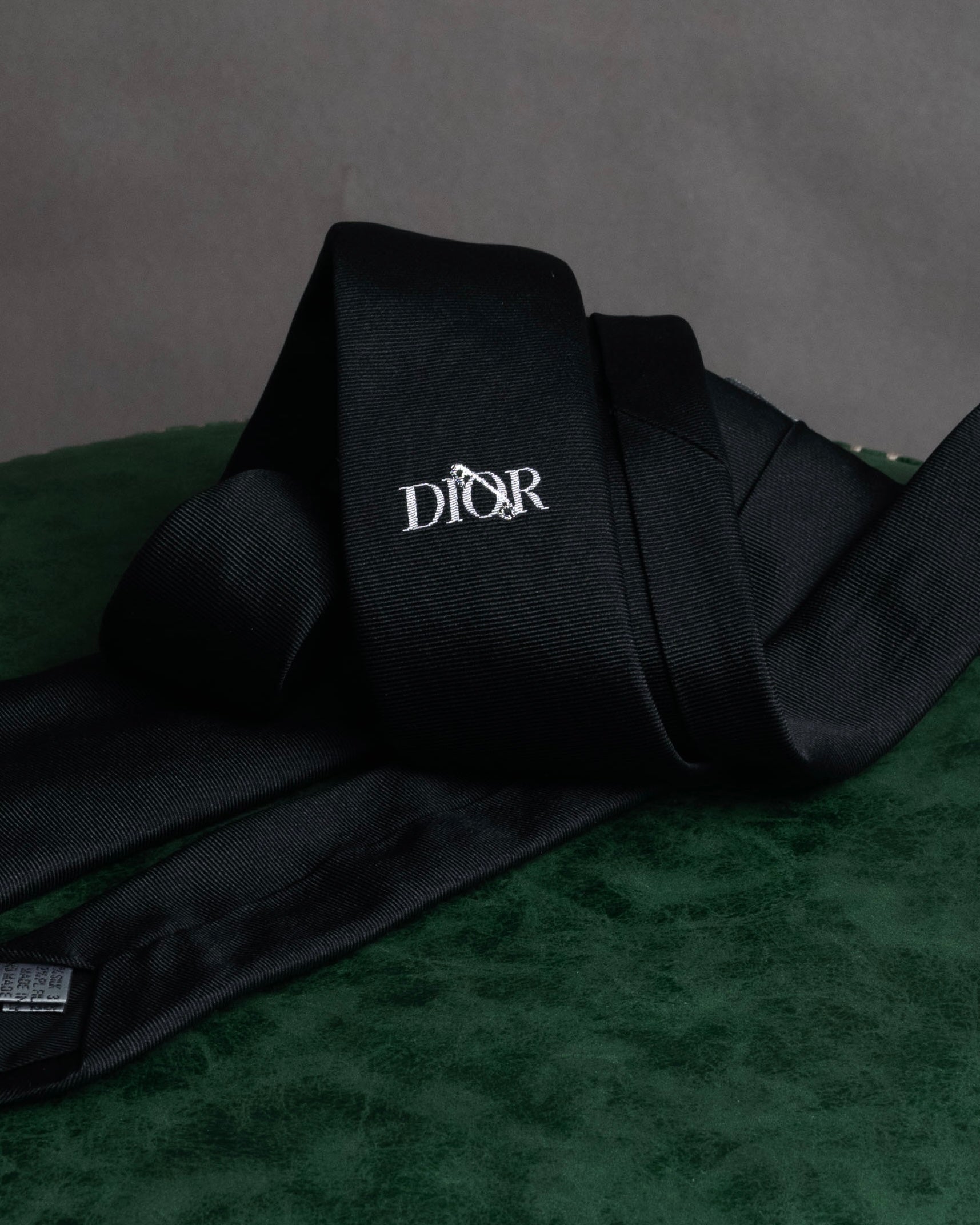 DIOR” 2019- Logo embroidered narrow tie – MOOD