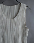 "PLEATS PLEASE ISSEY MIYAKE" Off-white tank top