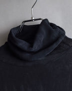 "ISSEY MIYAKE" Layered design high neck delicate knit