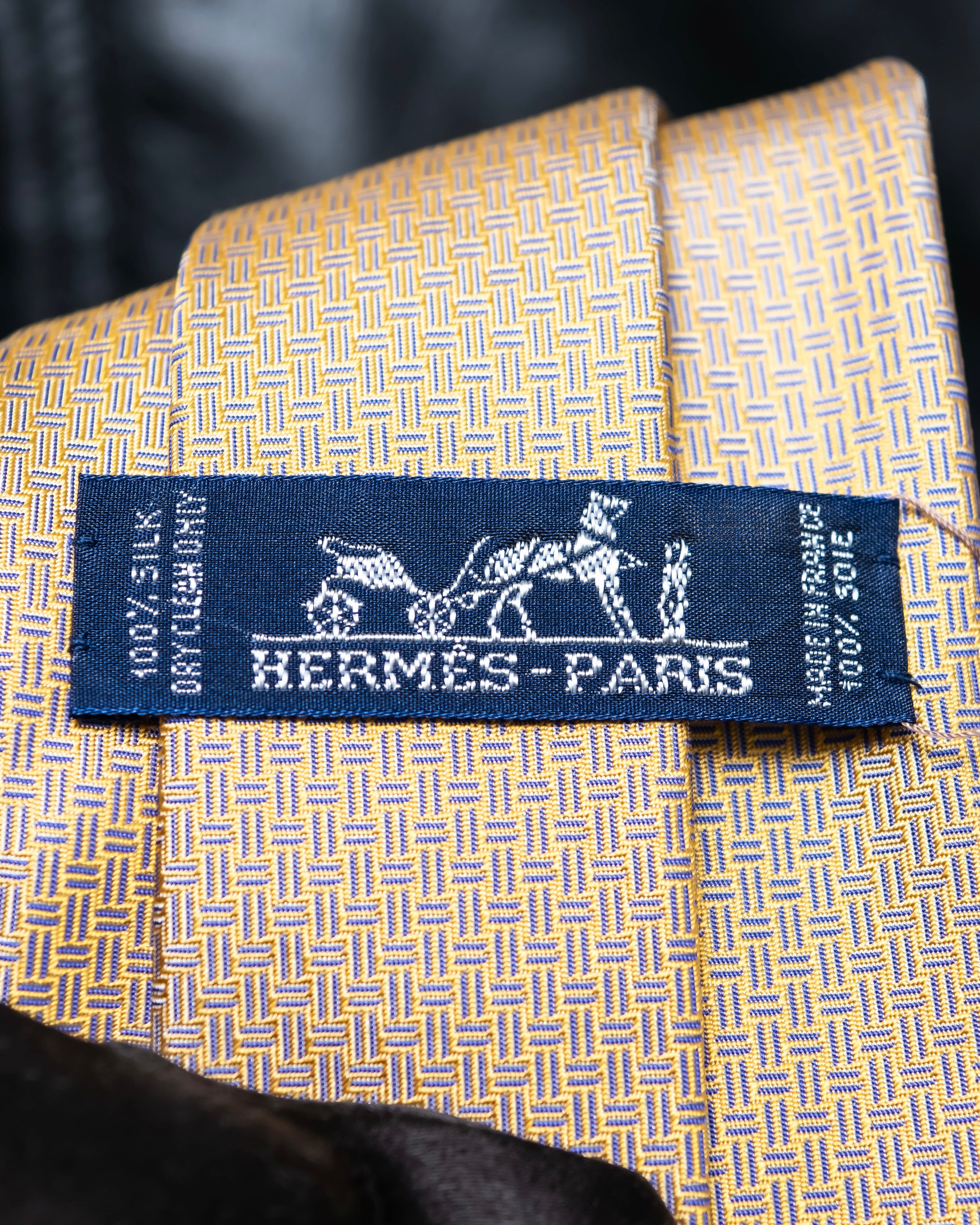 “HERMES” Double line patterned silk tie