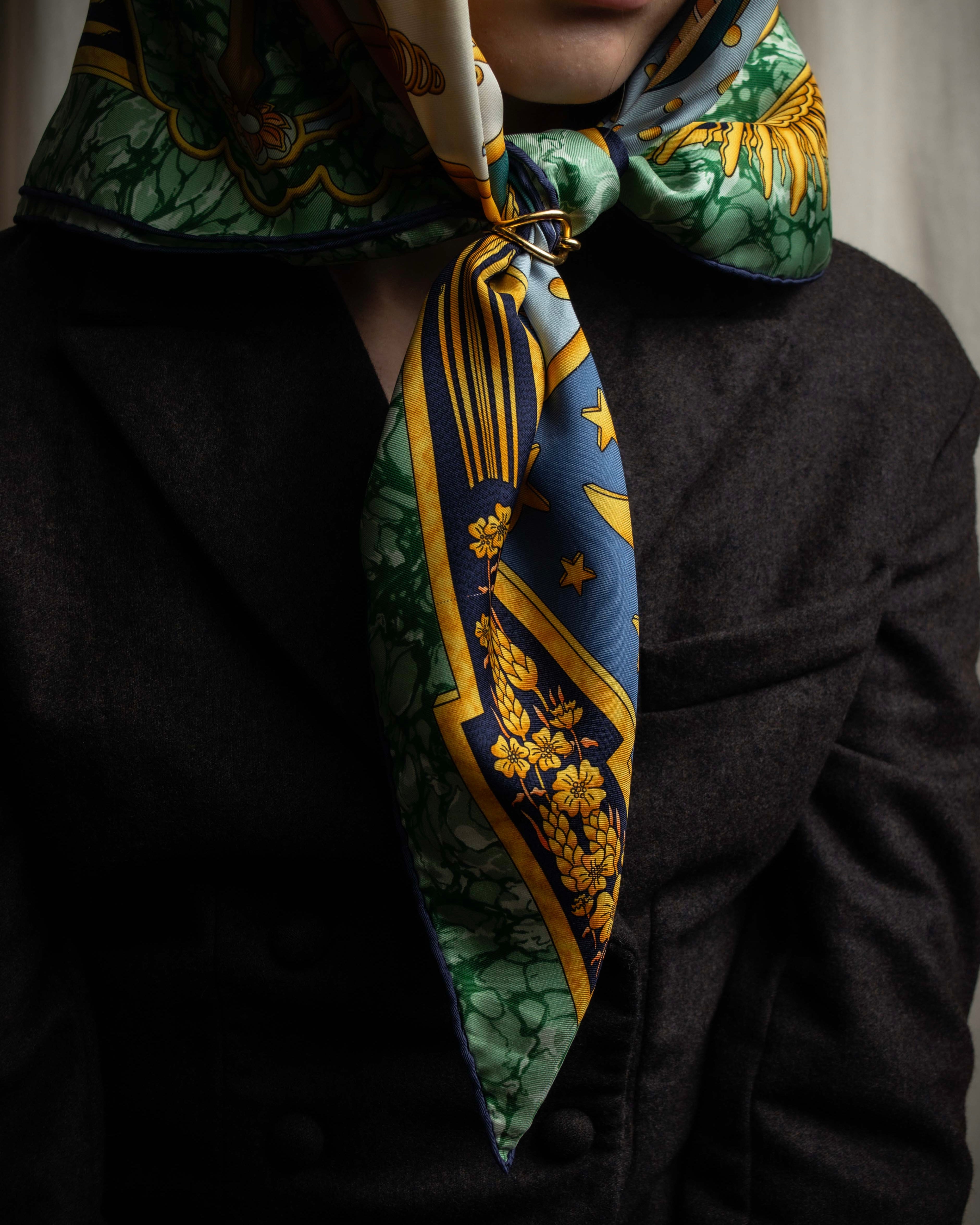 "HERMES" Carpe Diem design Carré 90 silk scarf