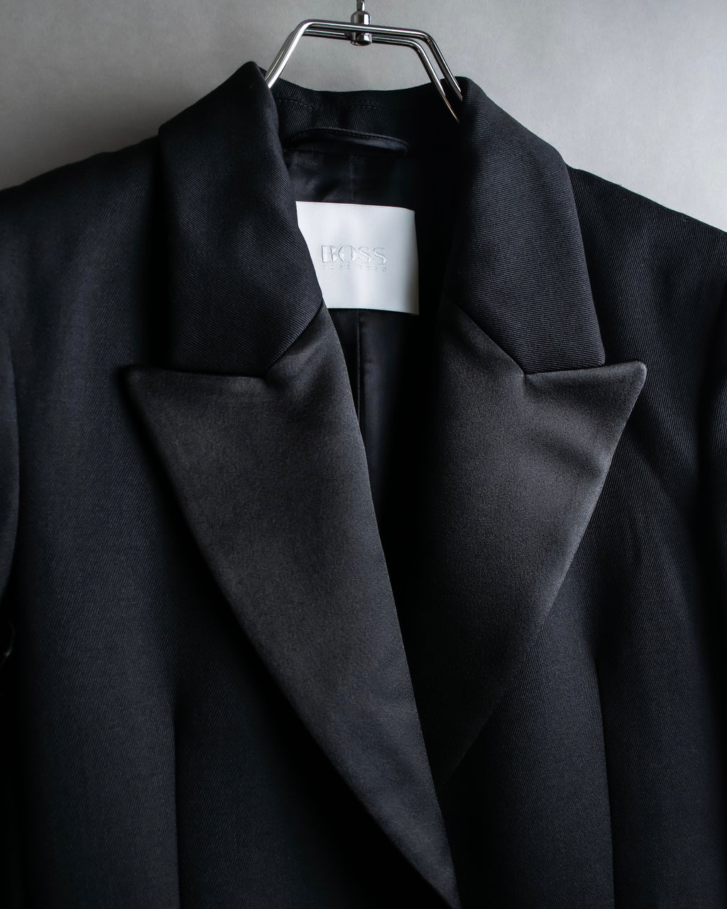 "HUGO BOSS" Satin switch lapel shaped tailored coat