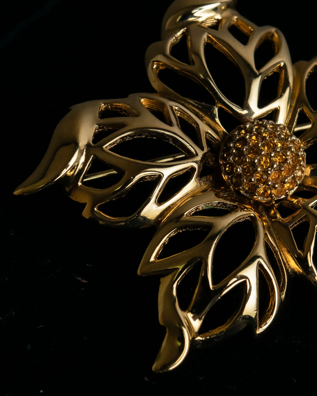 "Christian Dior" Floral motif gold brooch