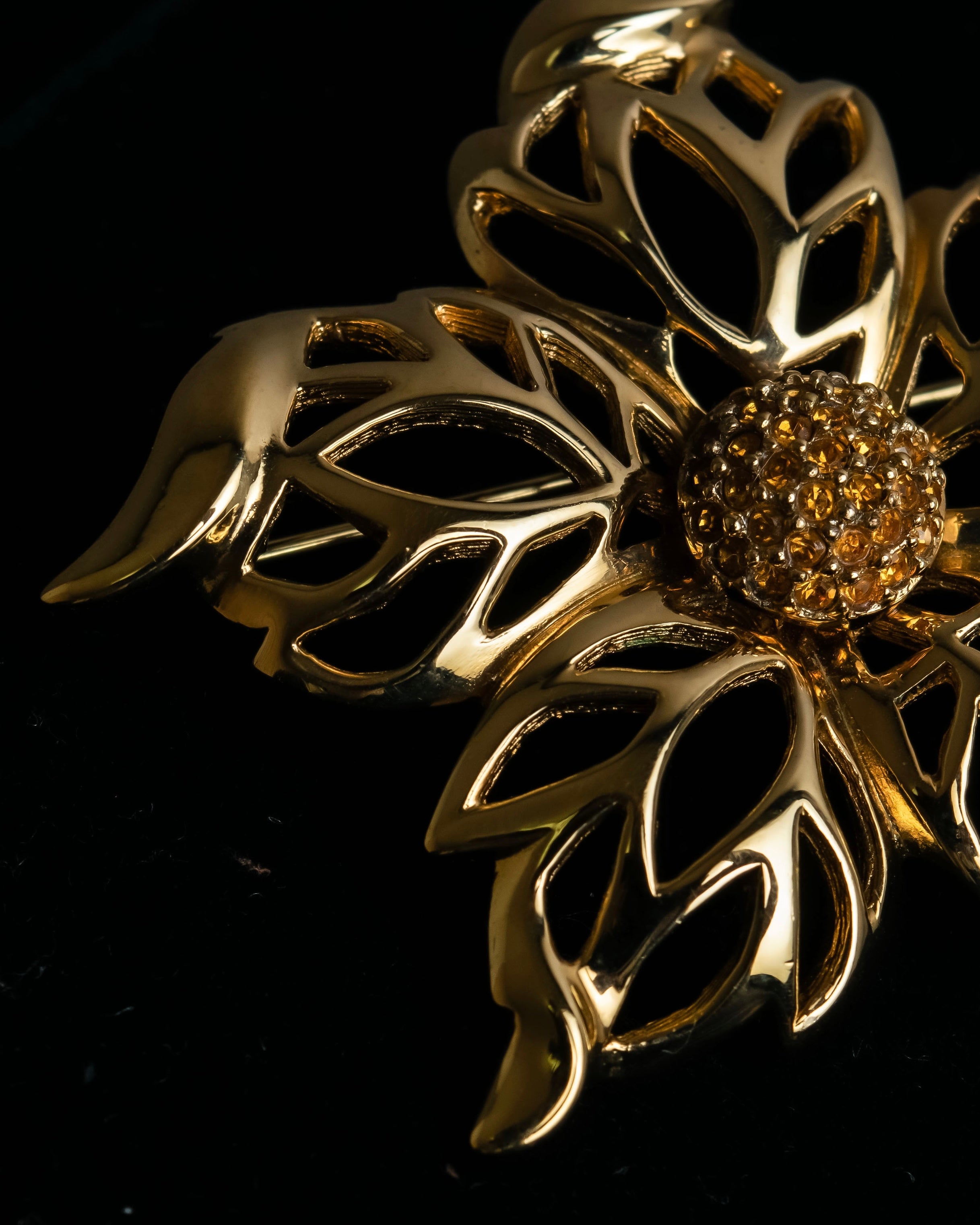 "Christian Dior" Floral motif gold brooch