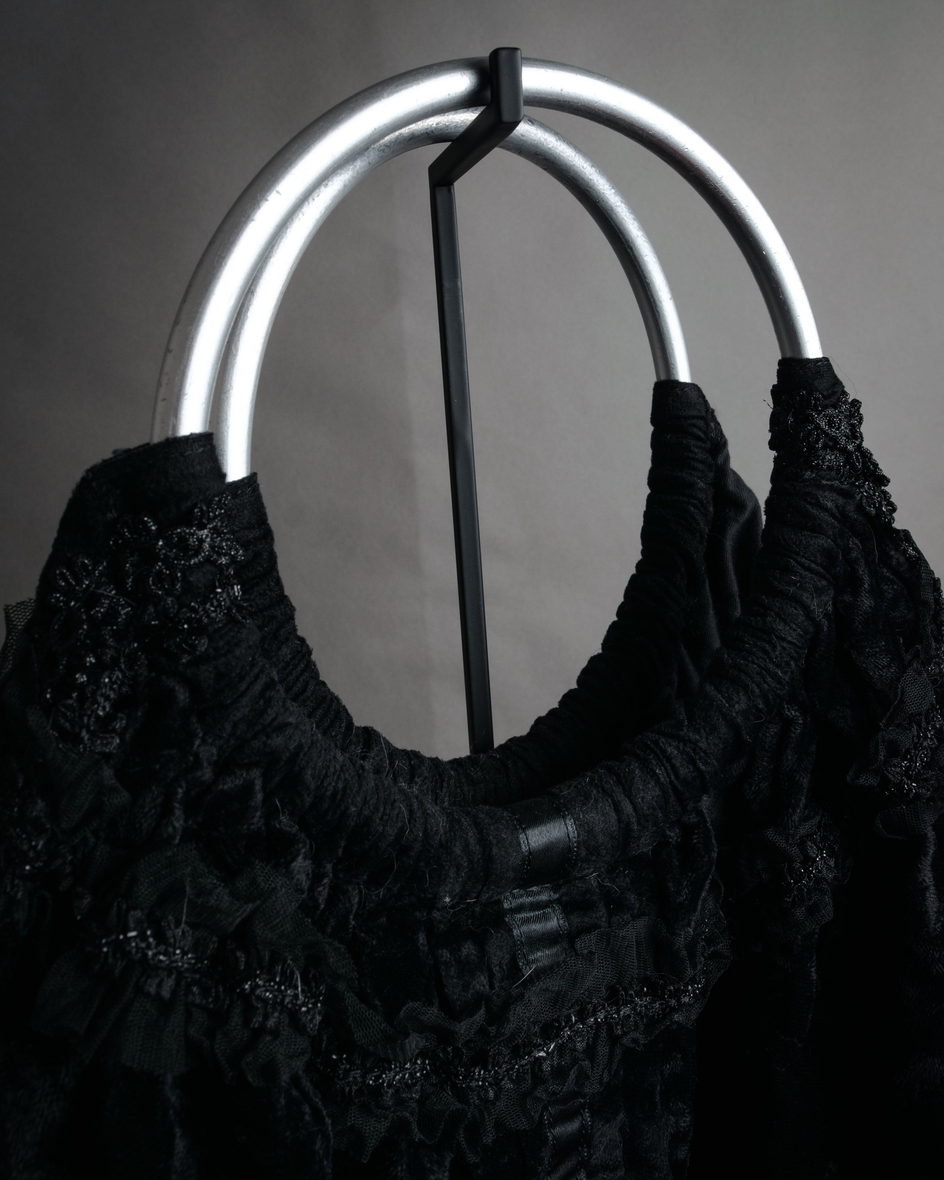 “COMME des GARÇONS” 2005 AW Velvet lace circle handle bag