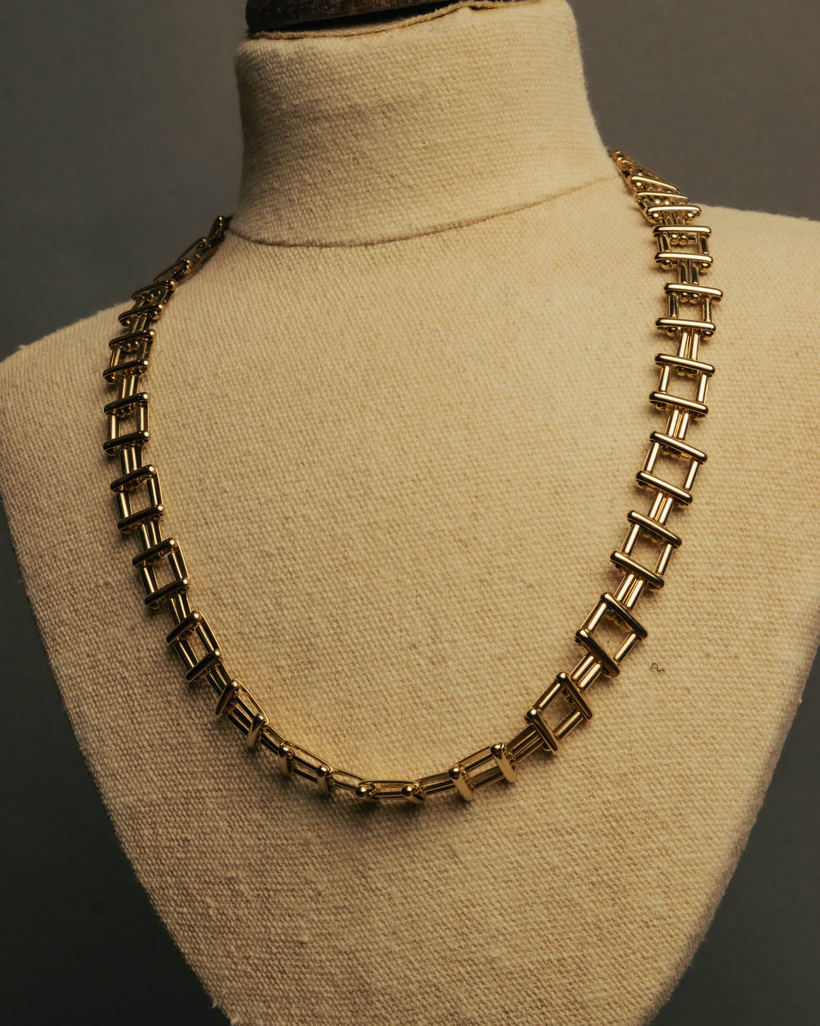 “Vintage“ Geometric link gold tone necklace