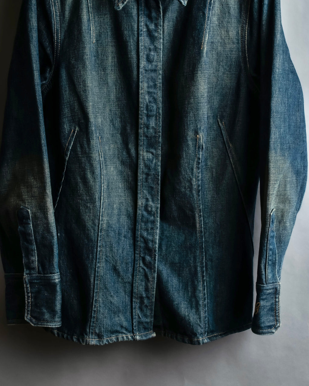 "GUCCI" Vintage faded shaped denim jacket