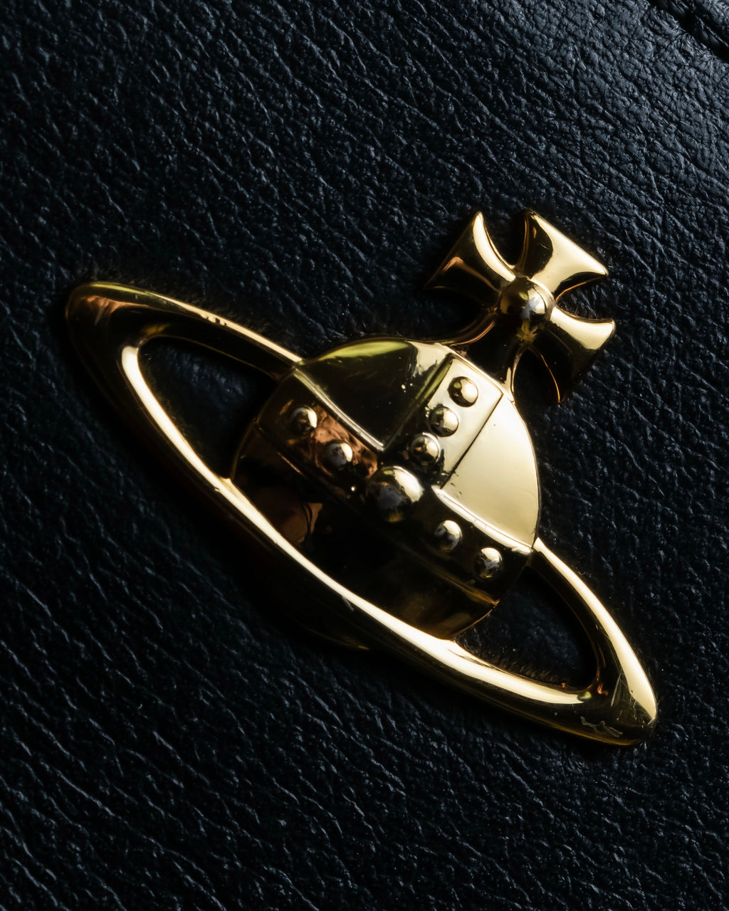 "Vivienne Westwood" Horizontal orb logo engraved hand bag