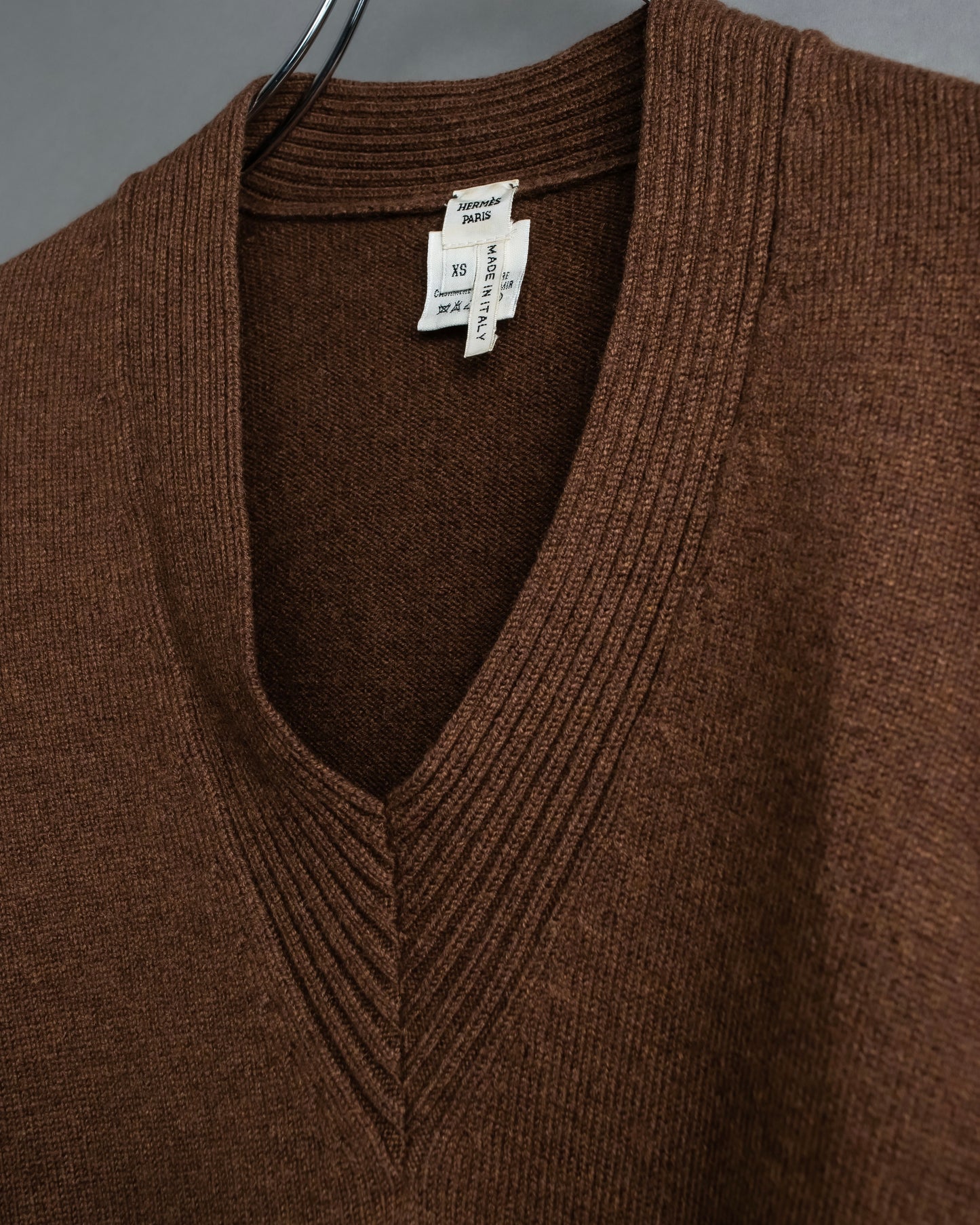 "HERMES" 100% cashmere V-neck design knit