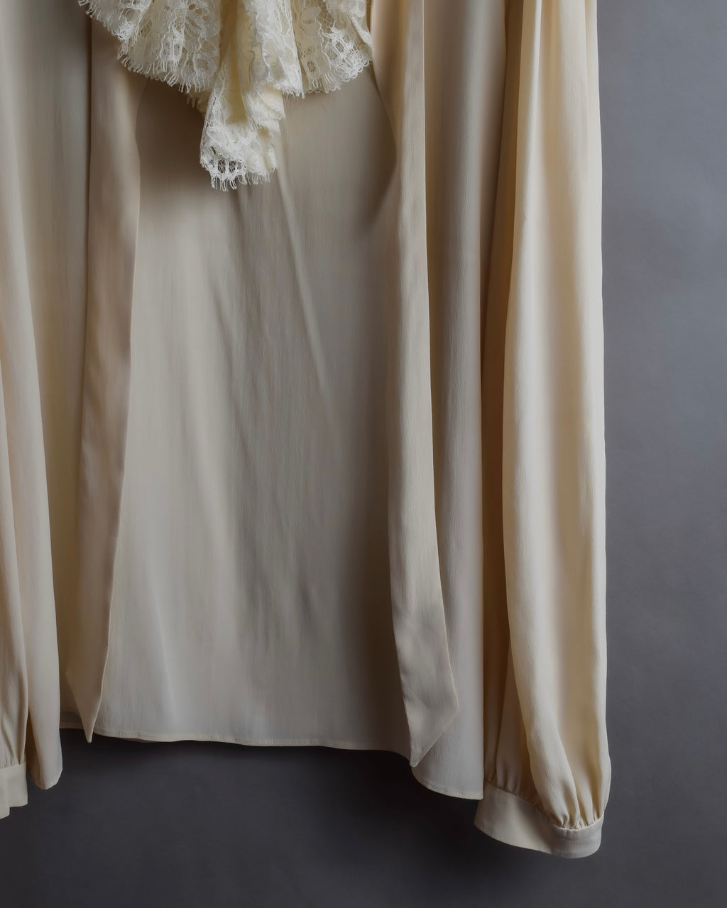 "GUCCI" Michele period frill lace silk bowtie shirt