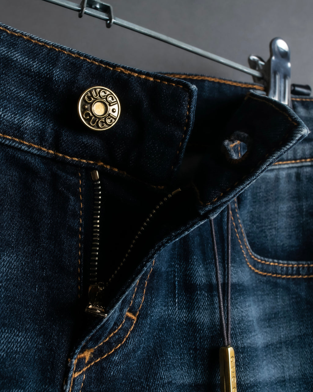 Pantalones de mezclilla con lavado de libélula de GUCCI