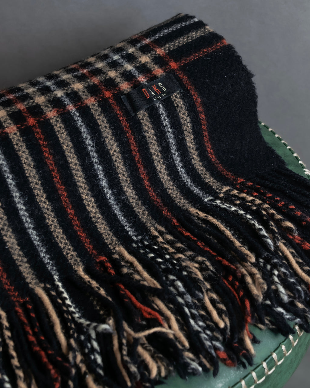"DAKS" House check pattern fringe design muffler