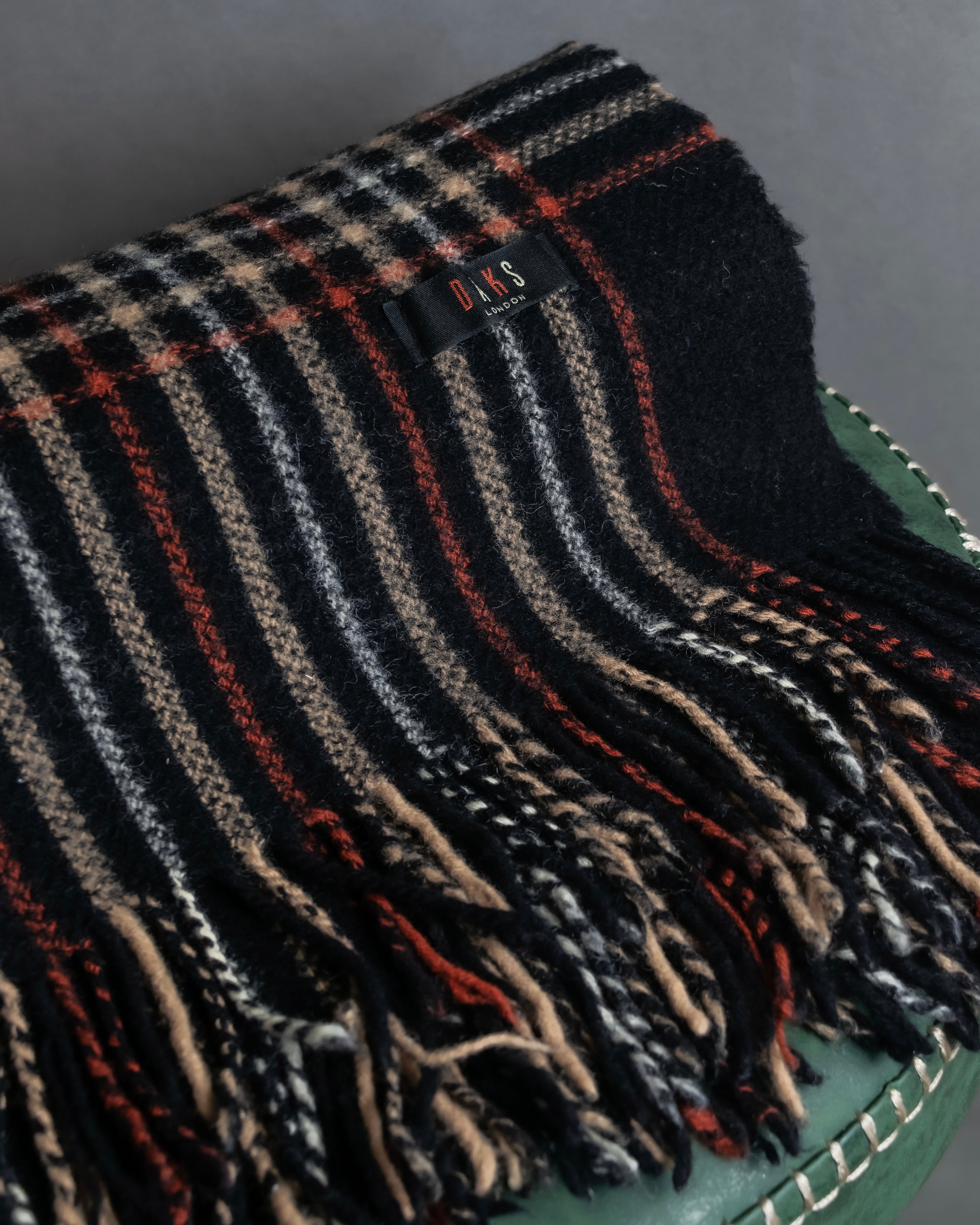 "DAKS" House check pattern fringe design muffler