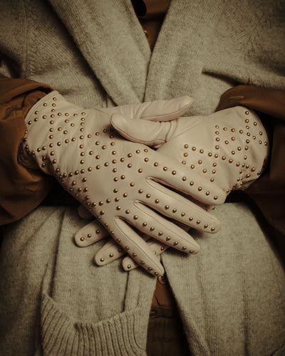 –SPECIAL– “Christian Dior”
17’s Studded cannage lambskin leather gloves