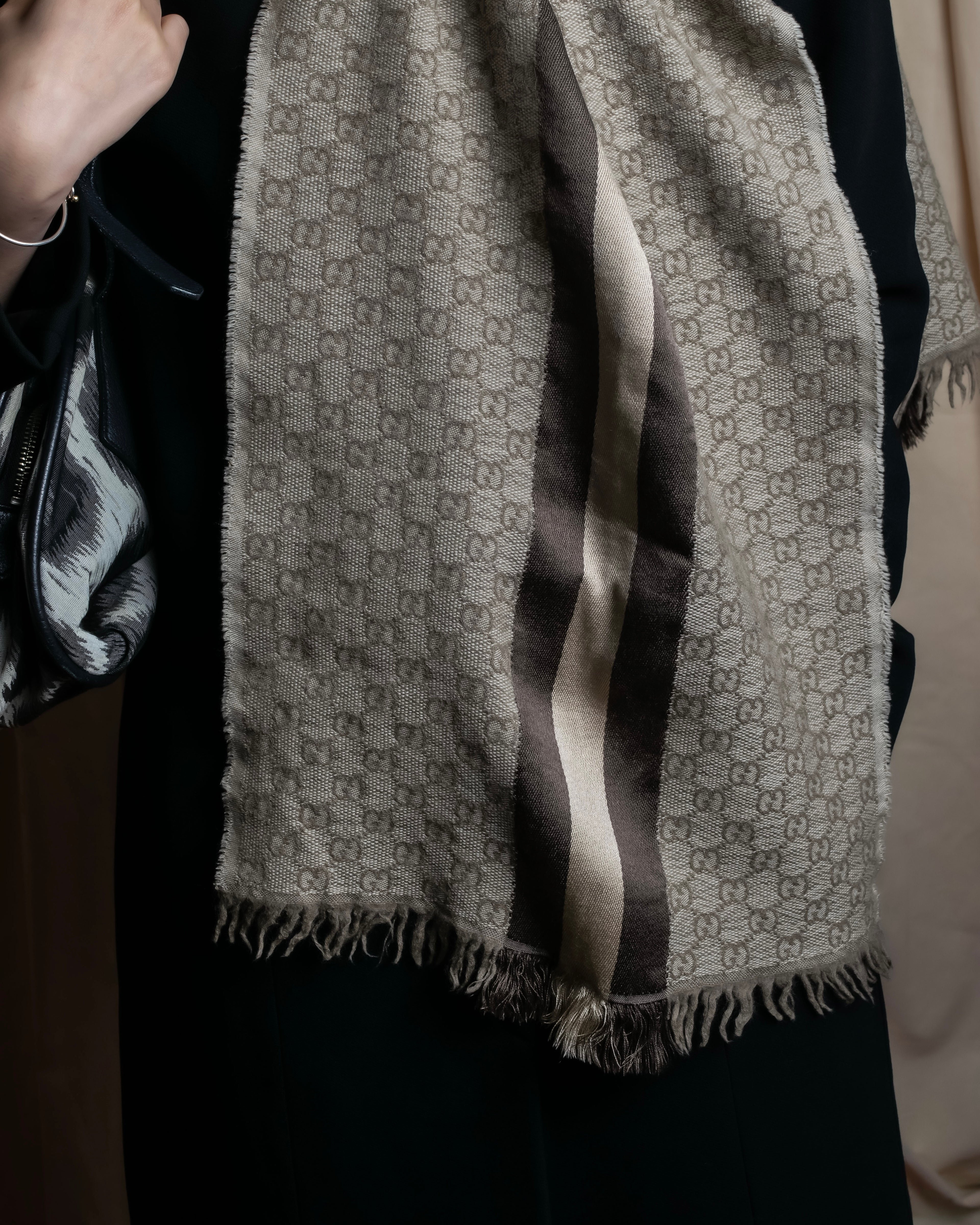 "GUCCI" GG monogram logo pattern fringe design stole