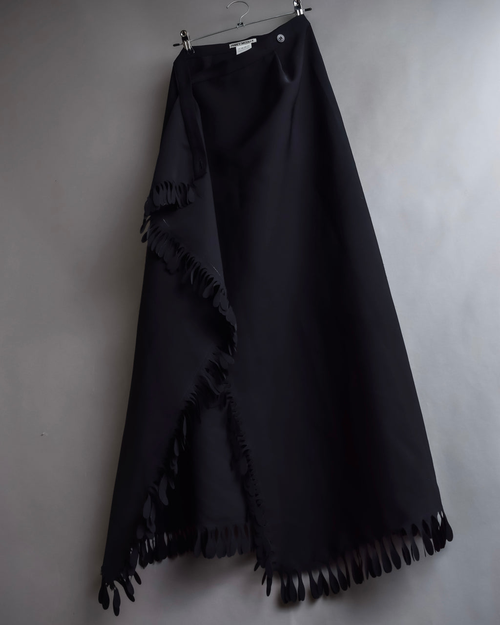 "ISSEY MIYAKE" Organic cutout fringe wrap skirt
