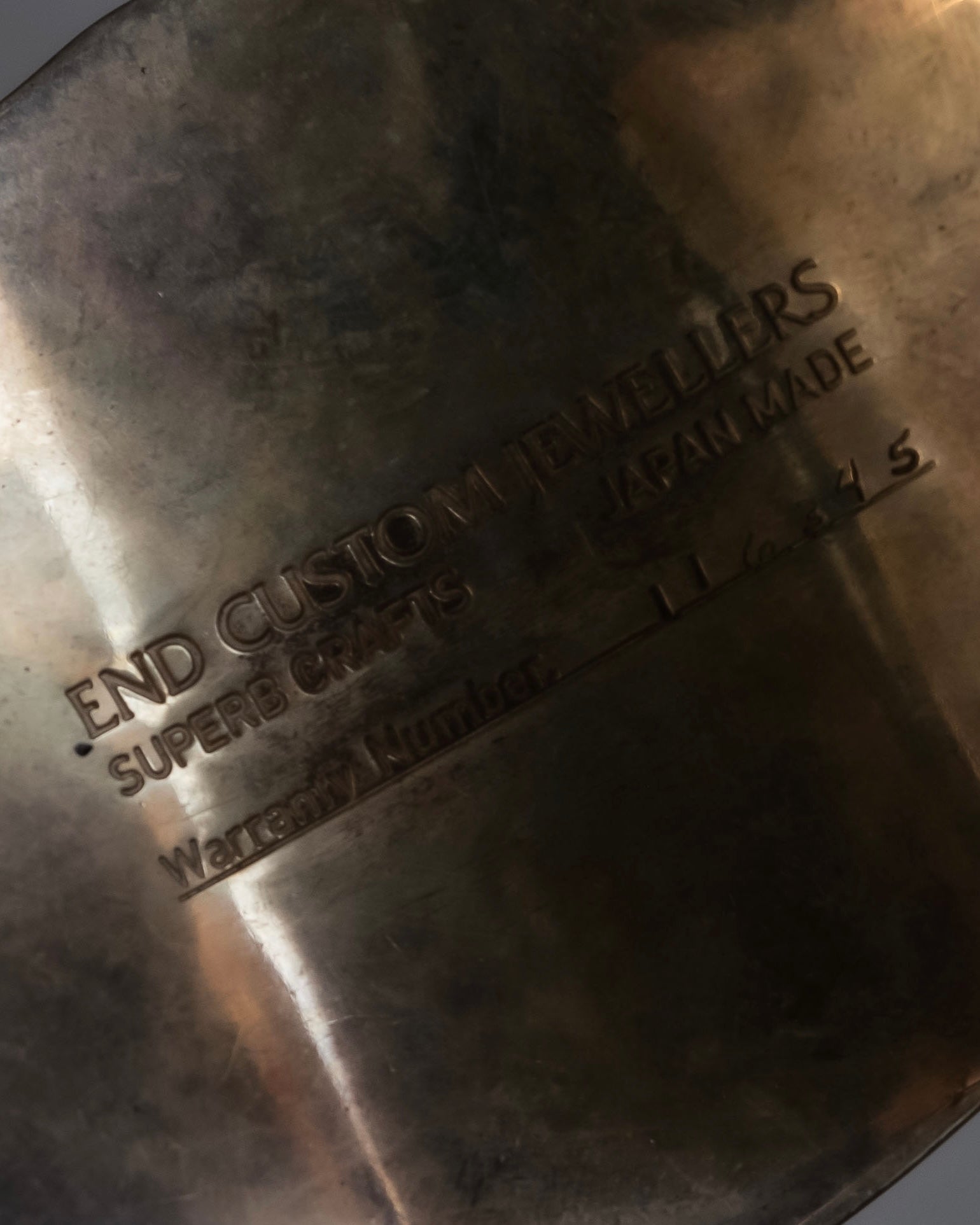 "END CUSTOM JEWELLERS" Square pattern wavy silver bangle