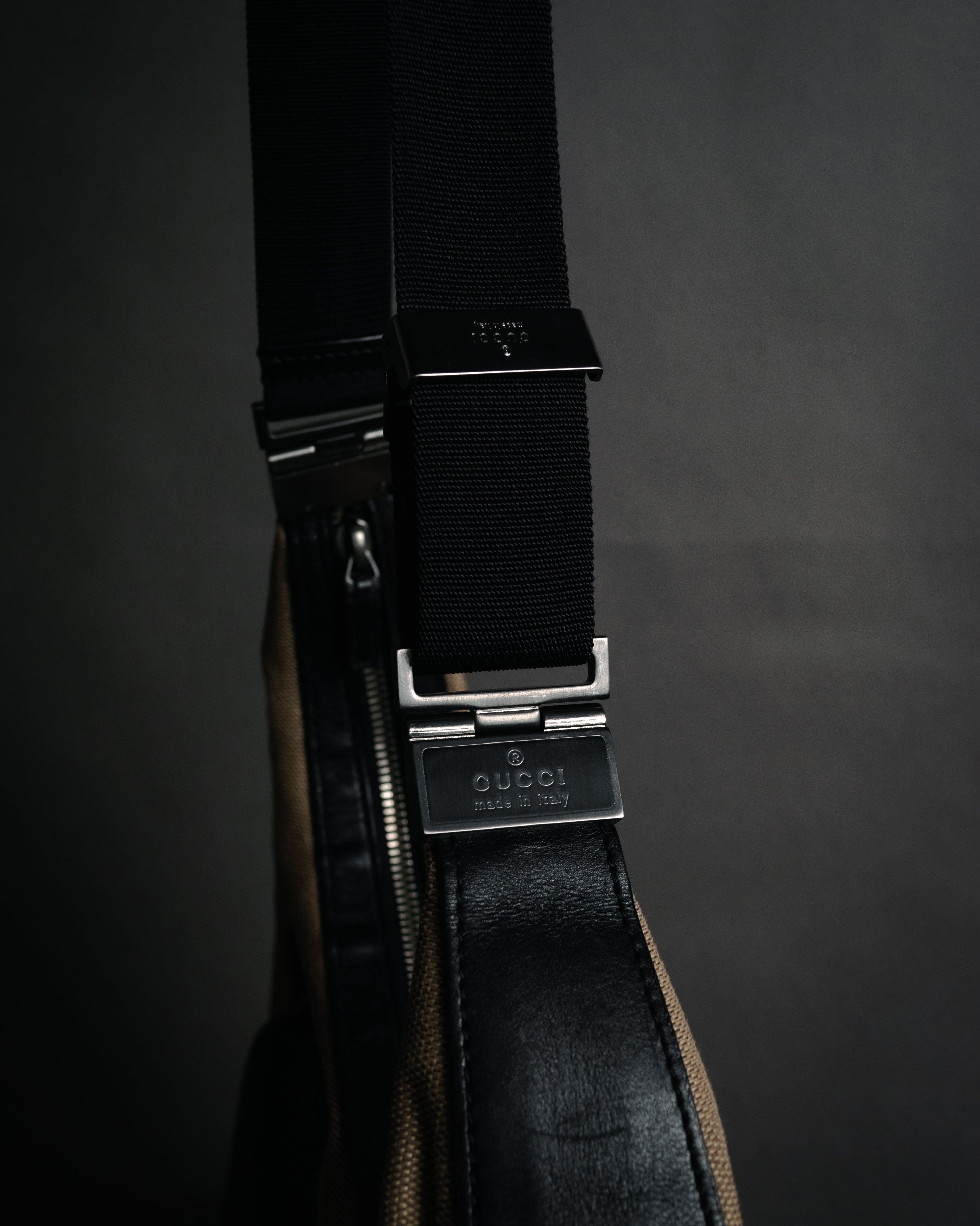 “GUCCI” 90’s-00’s Utility chic canvas shoulder bag with twin pockets