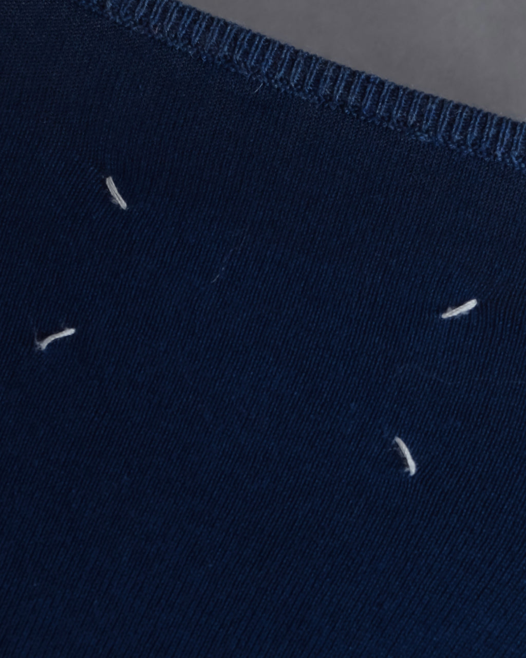 "MAISON MARGIELA" 17SS Asymmetric button line knit