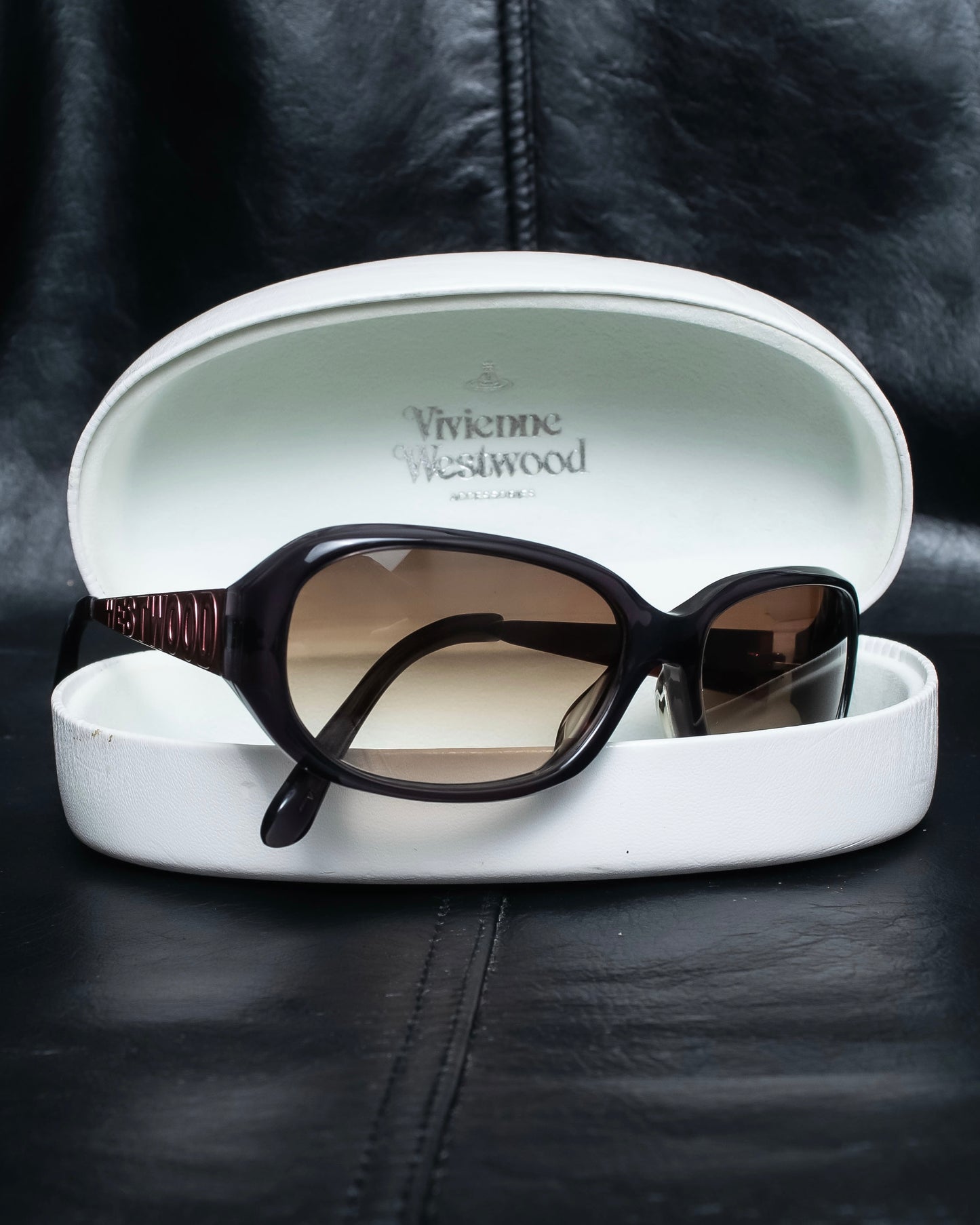 "Vivienne Westwood" Engraved temple logo oval sunglasses