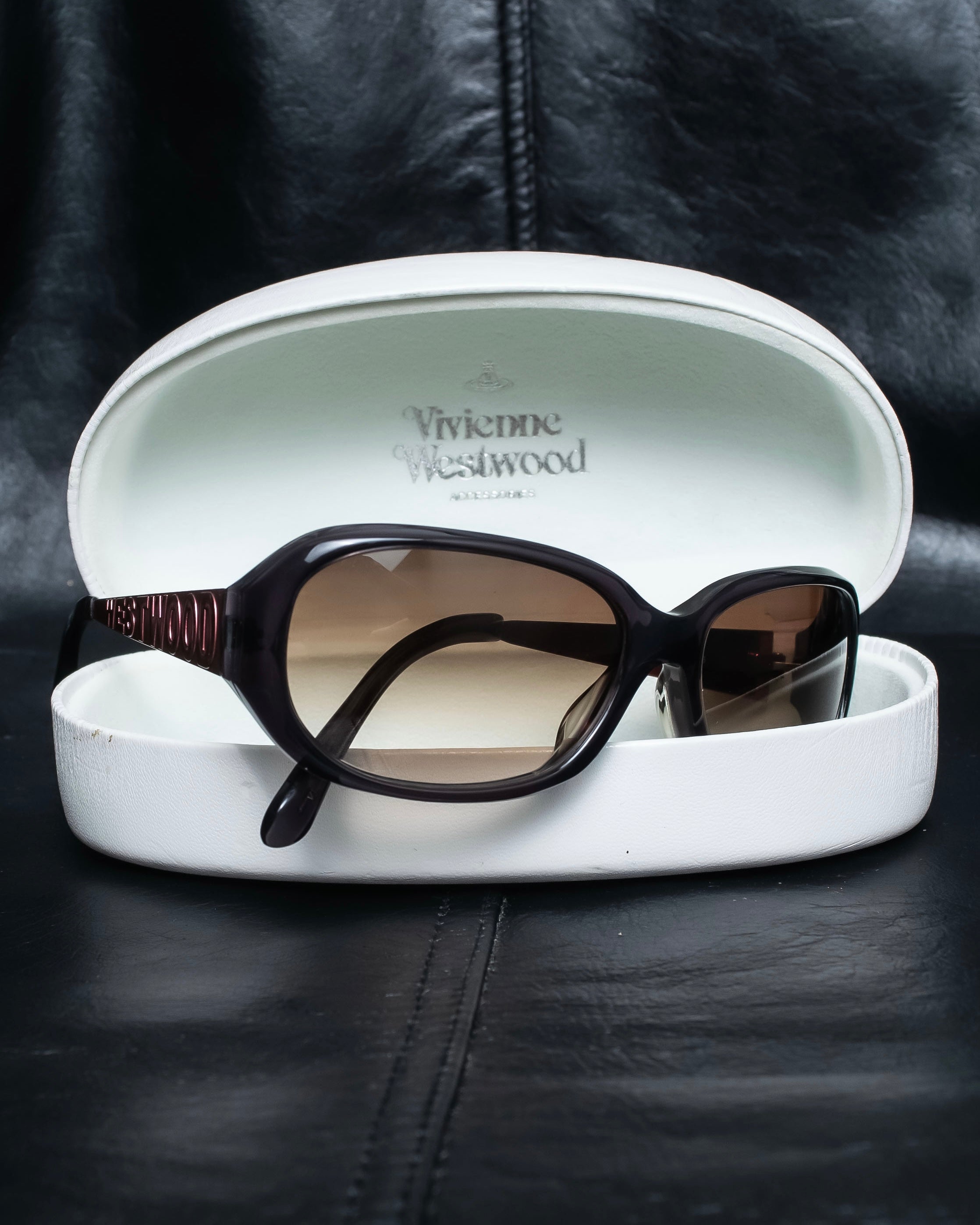 "Vivienne Westwood" Engraved temple logo oval sunglasses