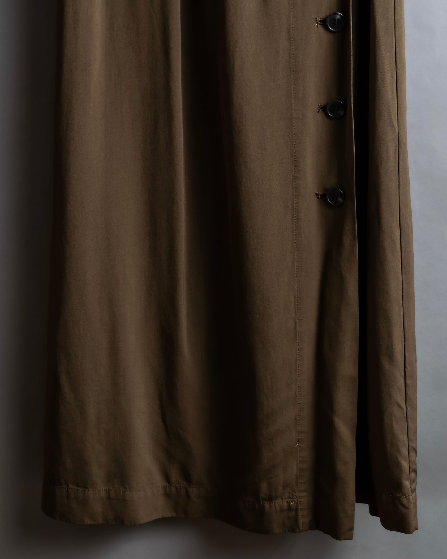 "ISSEY MIYAKE" Gathered waist detail button slid flared skirt