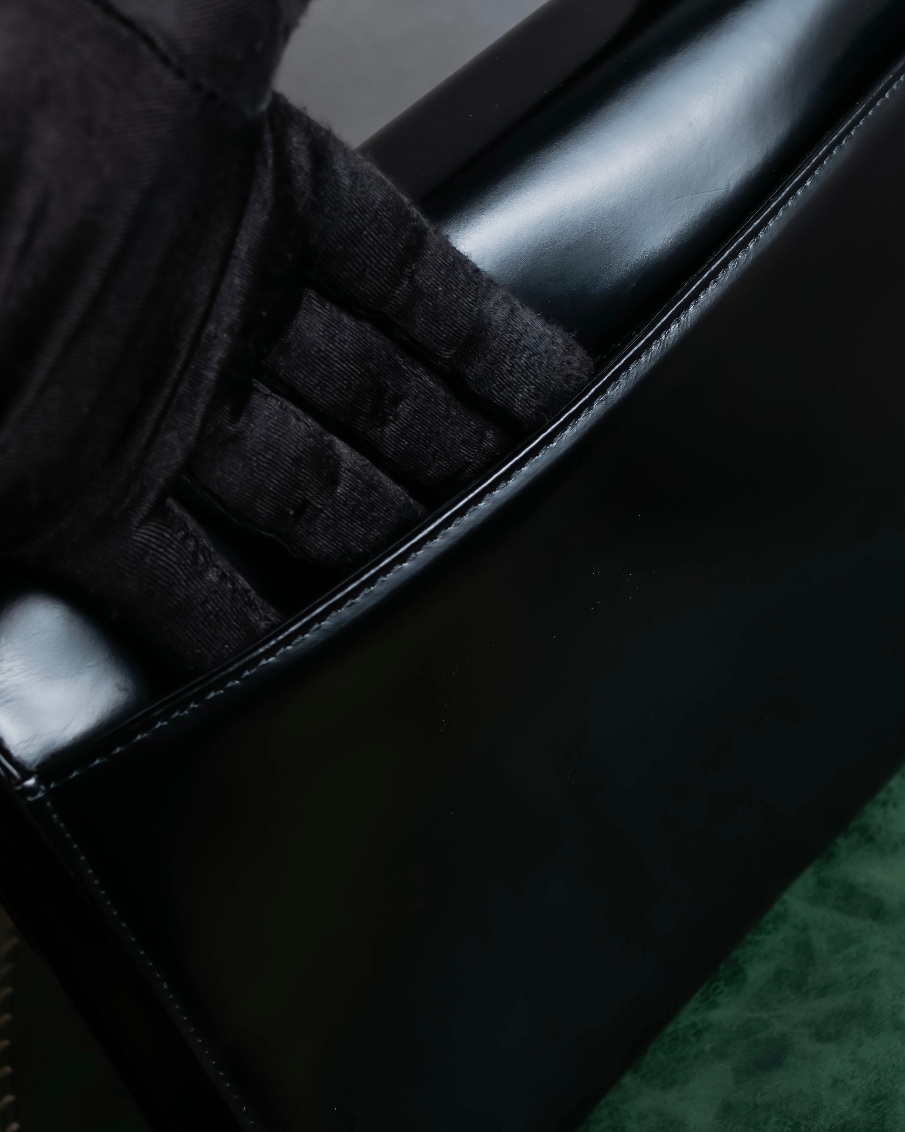 "Valentino Garavani" Logo turn lock parts design leather hand bag