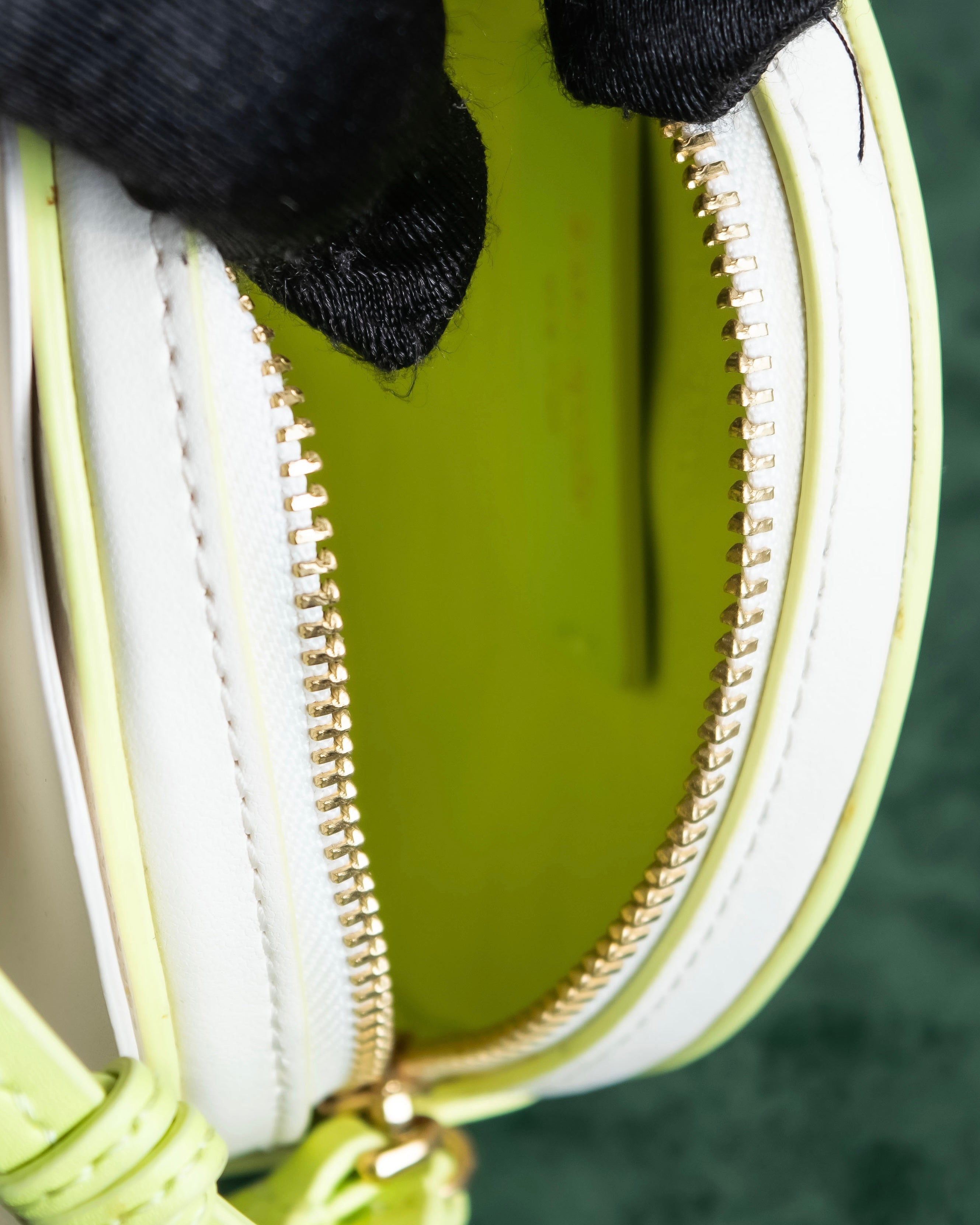 "Kate Spade" 3D rose design round hand bag