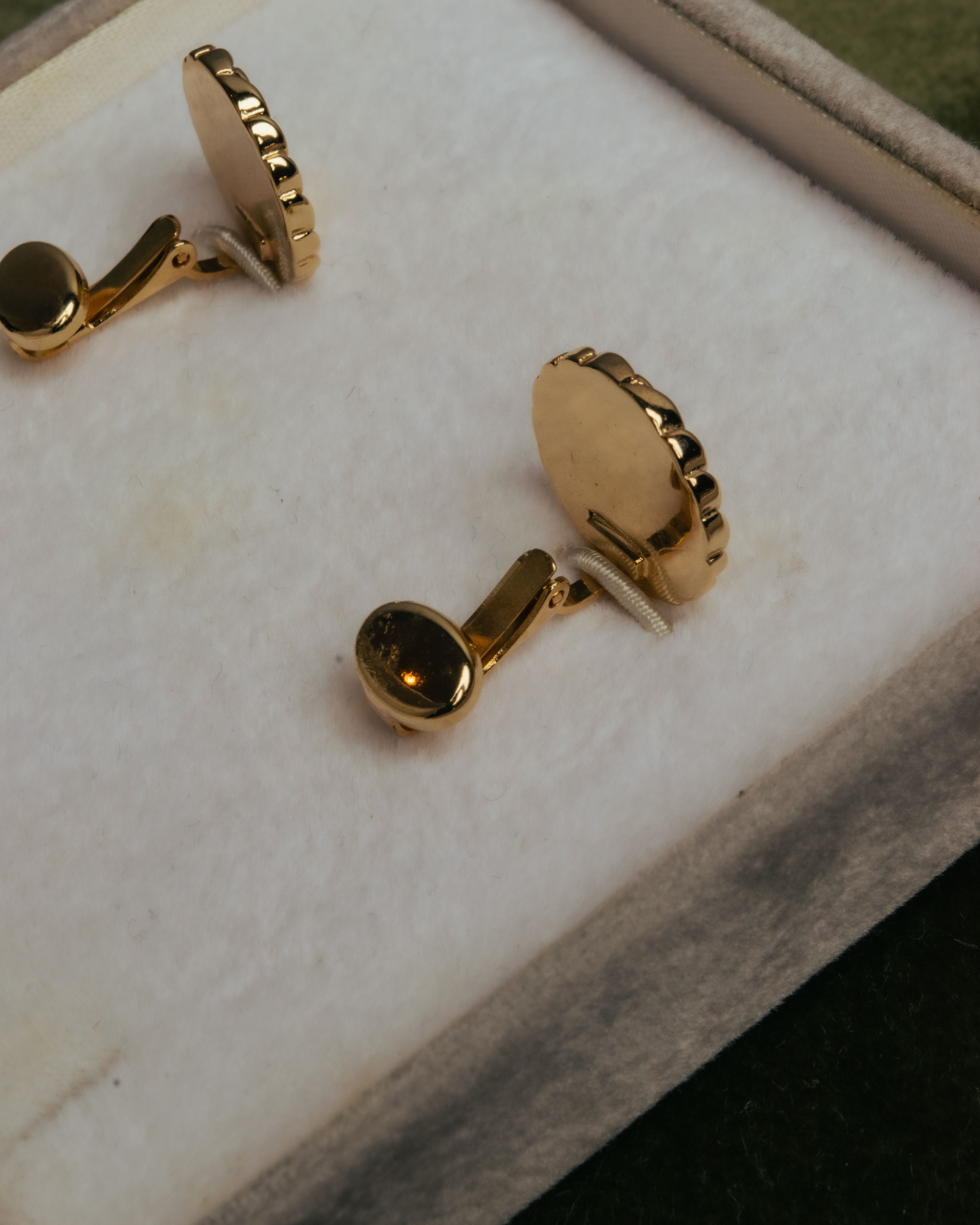 “Christian Dior” 80’s-90’s Laurel rope motif D logo earrings