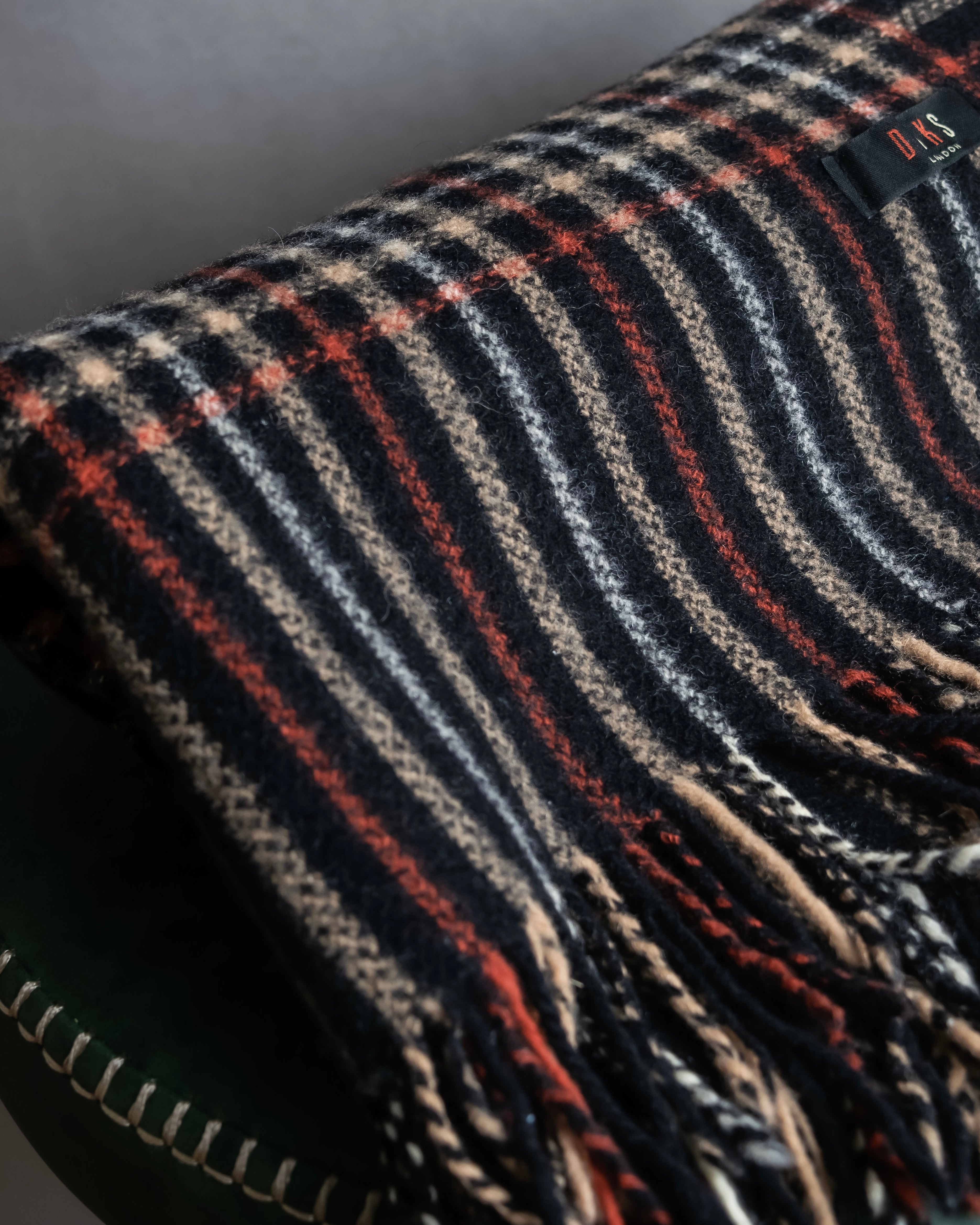 "DAKS" House check pattern fringe design muffler