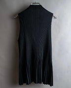 "PLEATS PLEASE ISSEY MIYAKE"
Narrow pleated sleeveless dress