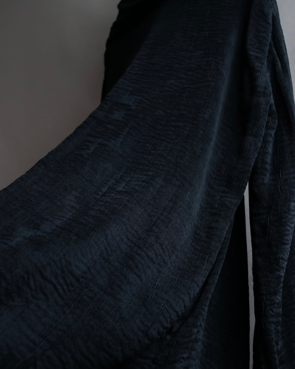 "ISSEY MIYAKE PERMANENT" Large shawl collar silk long cardigan