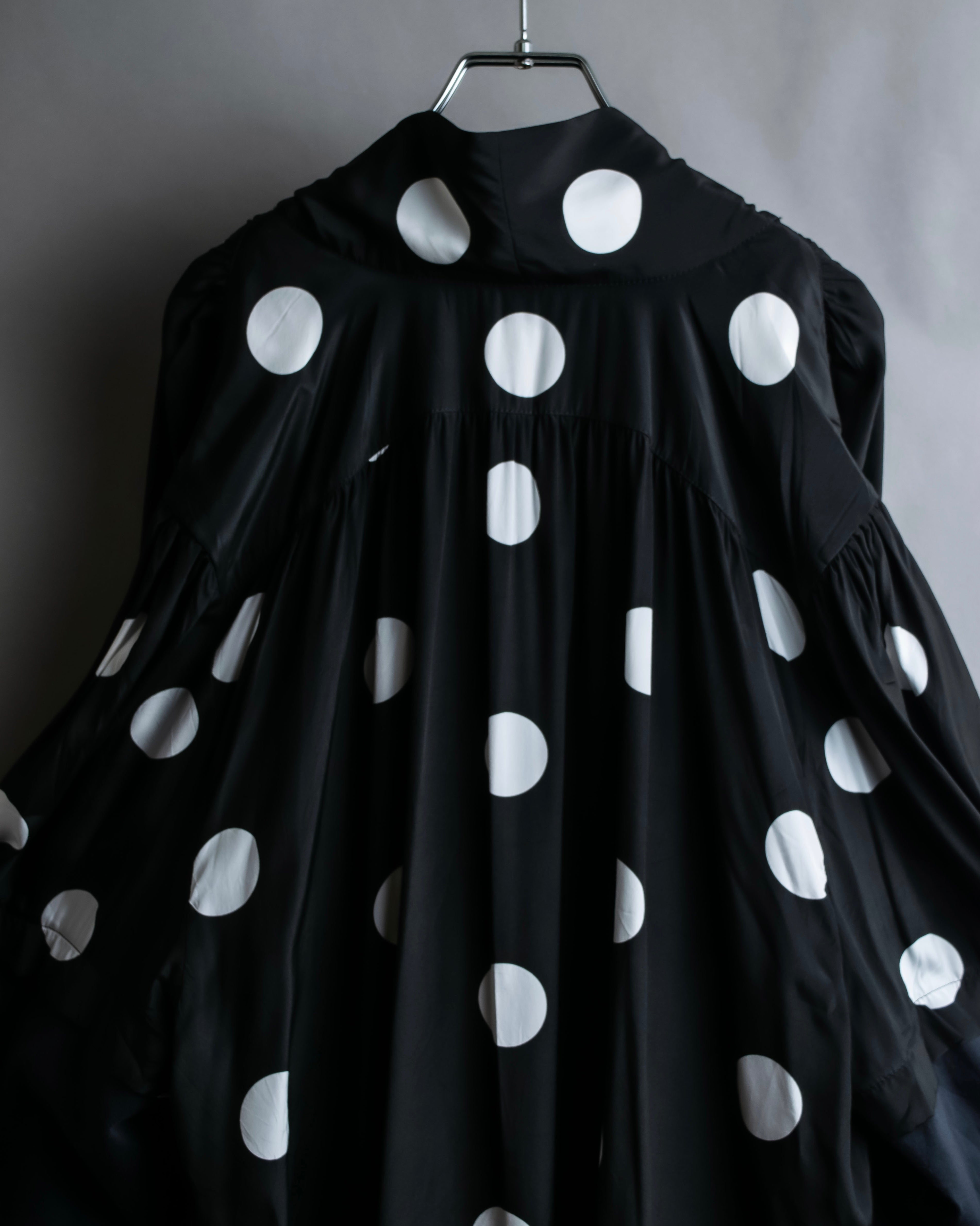 "BALENCIAGA" Polka dot flying squirrel silhouette bow tie dress